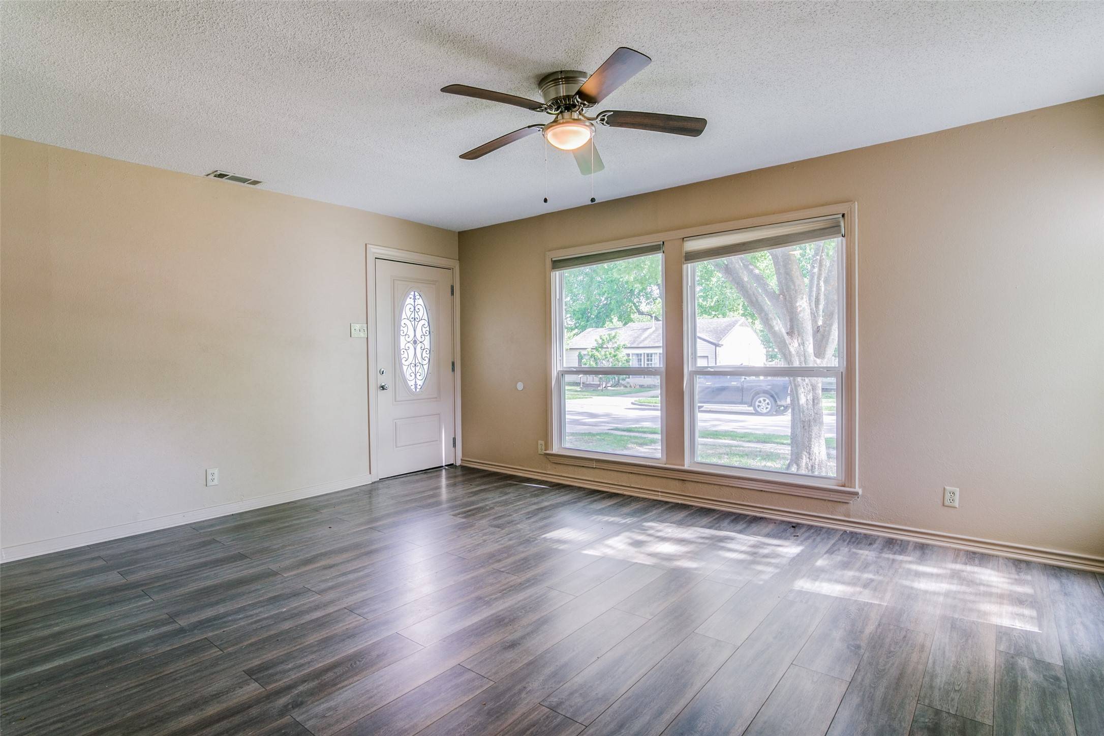 Garland, TX 75040,829 Holly DR