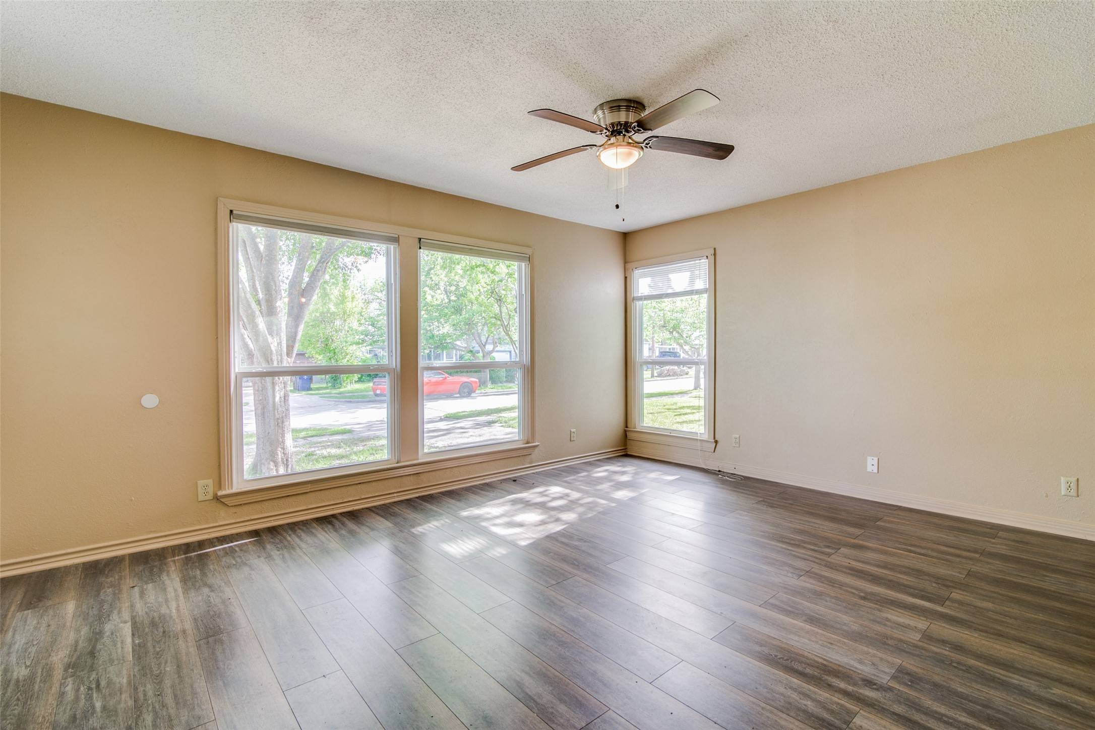 Garland, TX 75040,829 Holly DR