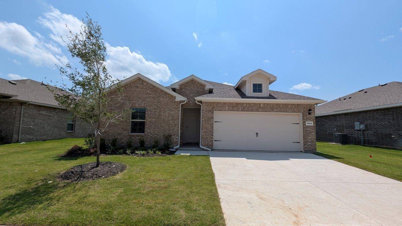 Cleburne, TX 76031,1008 TRACTION TRL