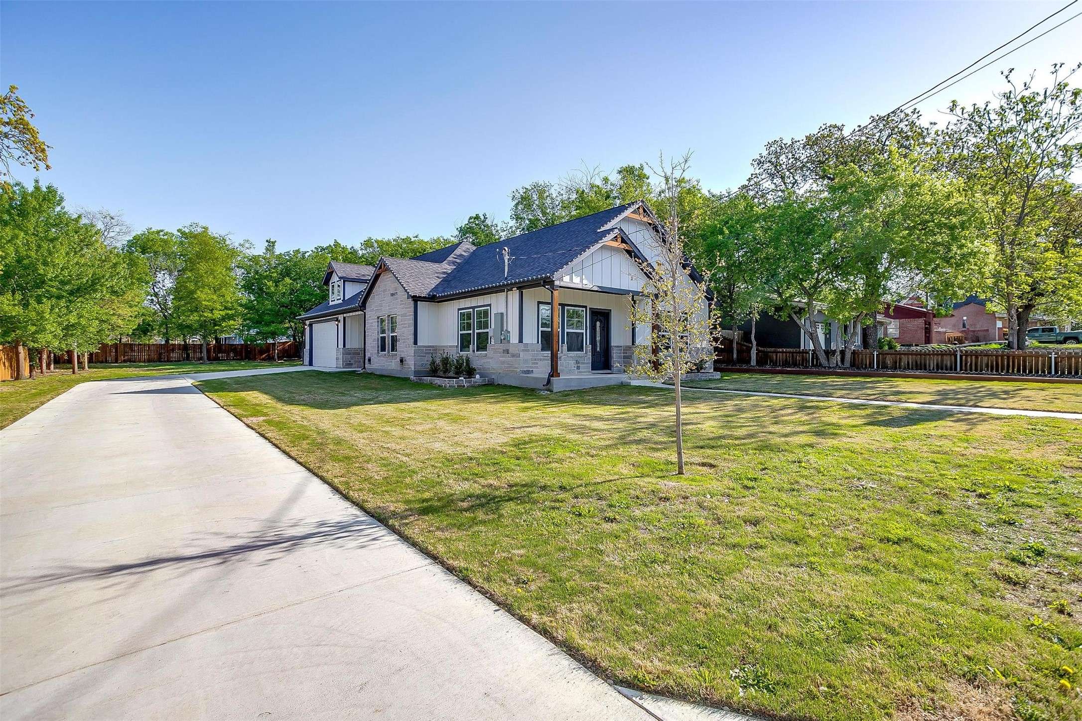 Weatherford, TX 76086,207 E 1st ST