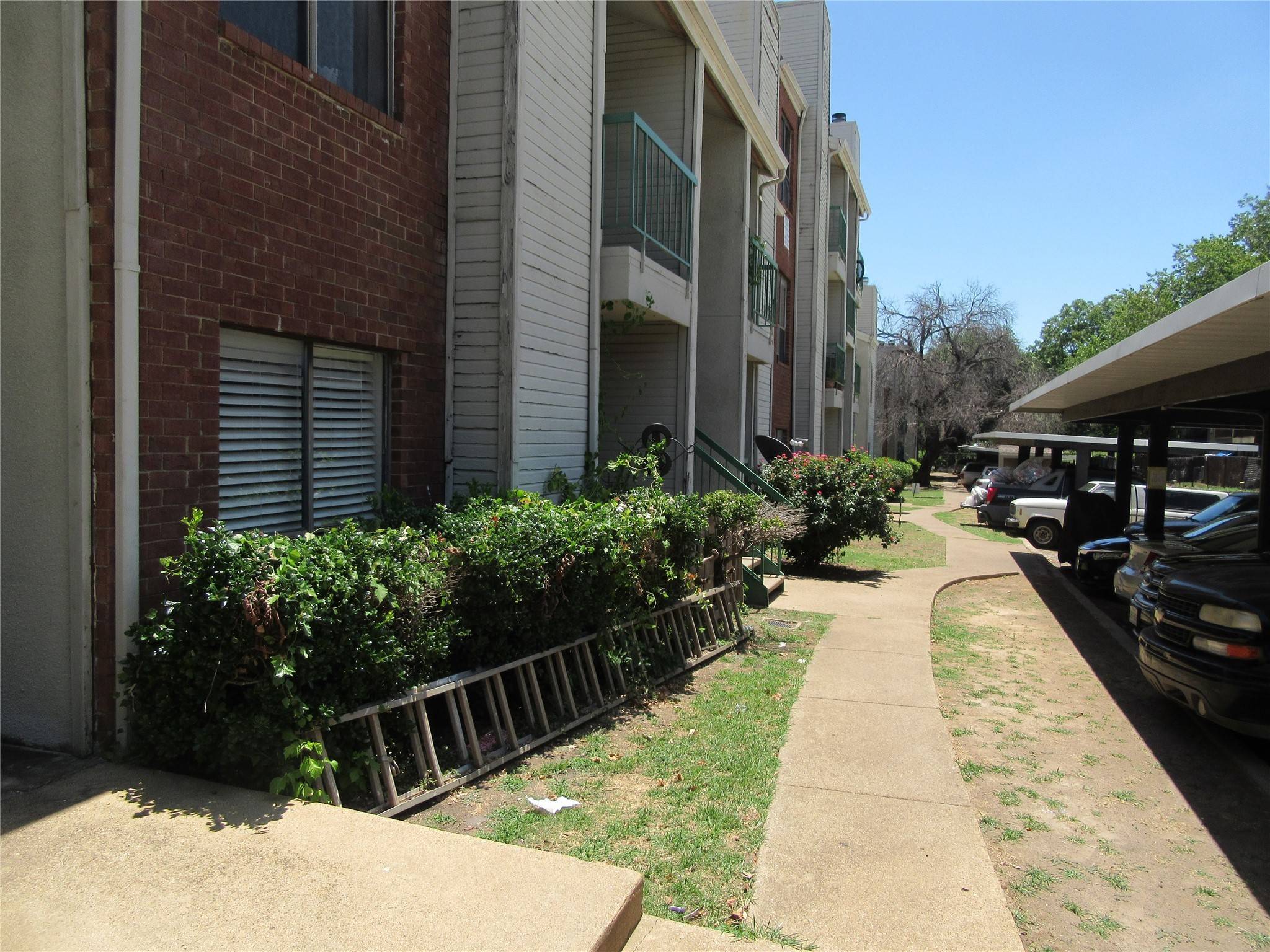 Dallas, TX 75231,7126 Holly Hill DR #105