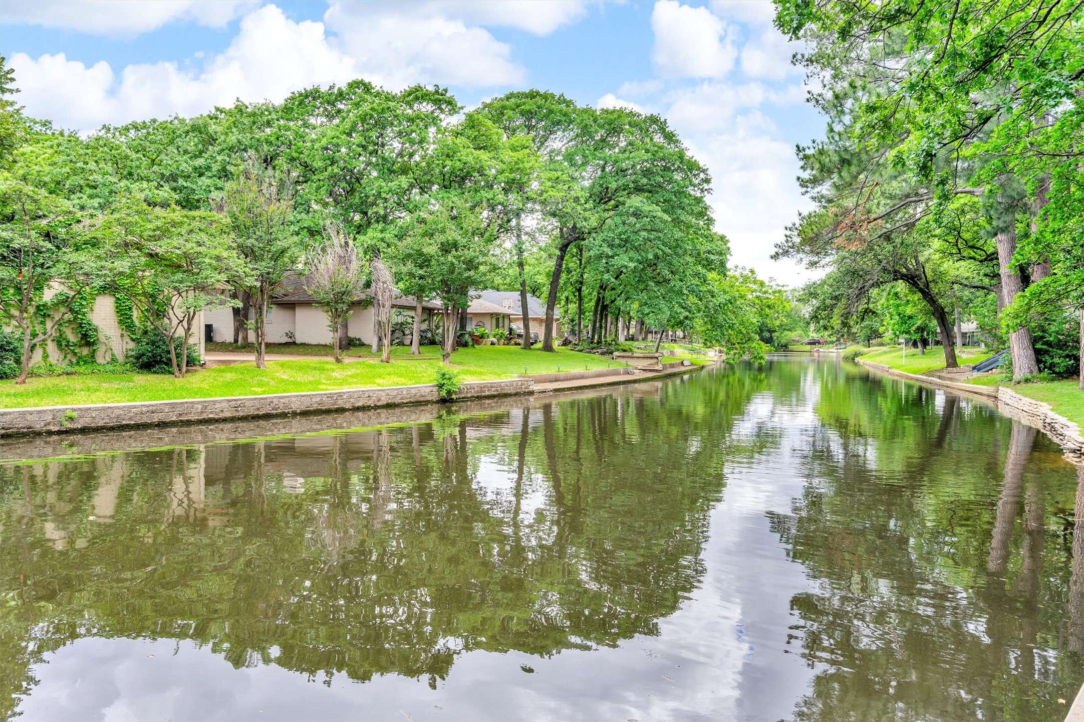 Arlington, TX 76013,2402 Winewood LN