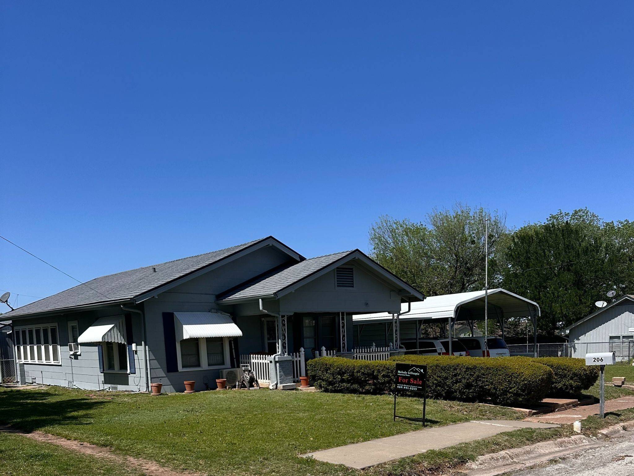 Bowie, TX 76230,206 Rock ST