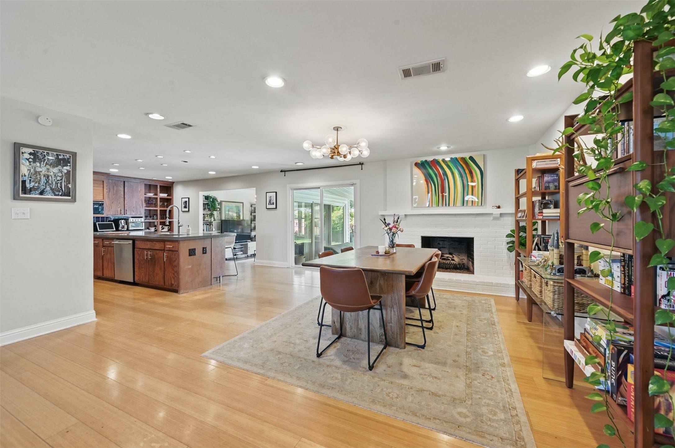 Dallas, TX 75229,3421 Dartmoor DR