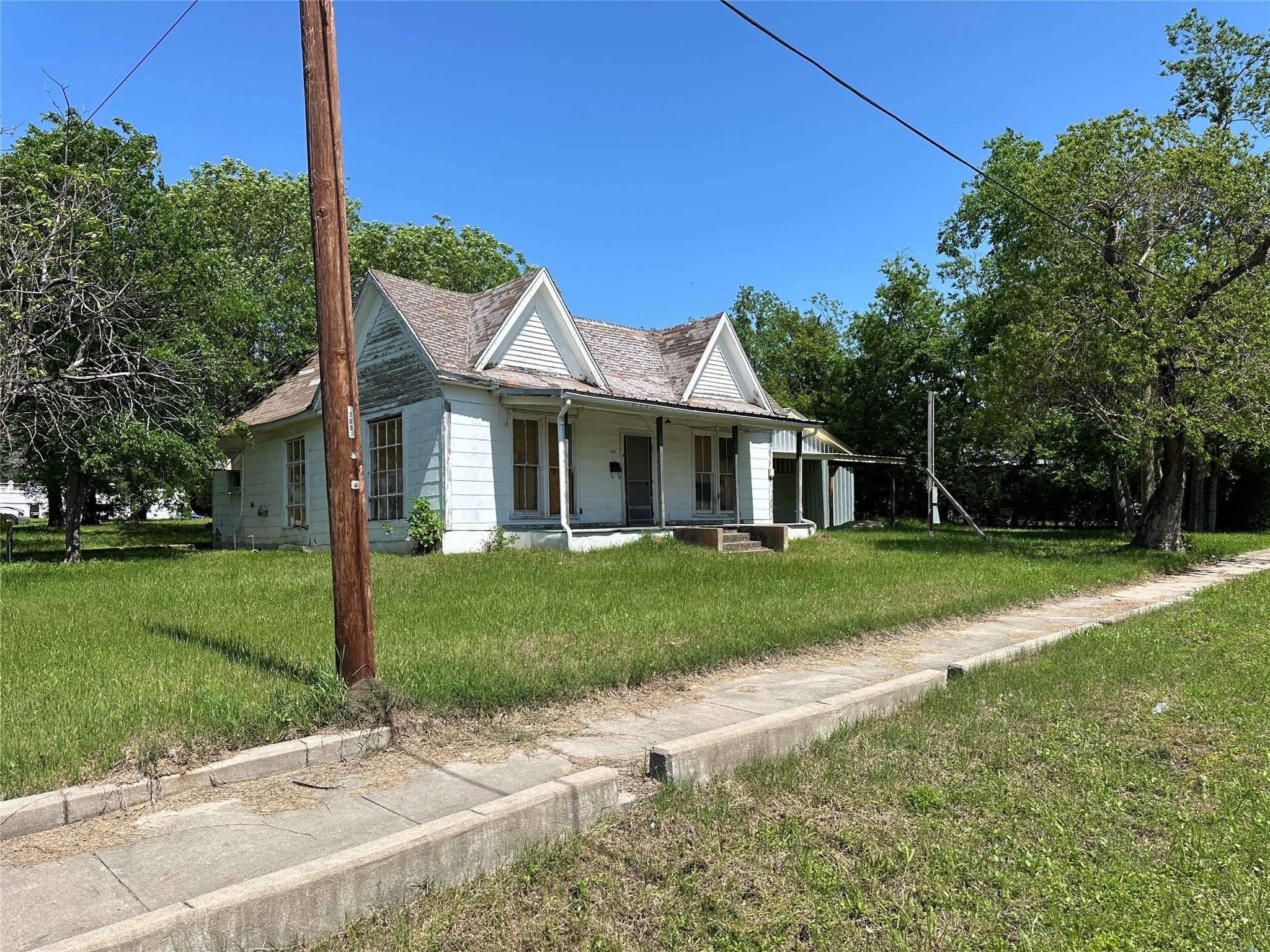 Groesbeck, TX 76642,709 W Navasota ST