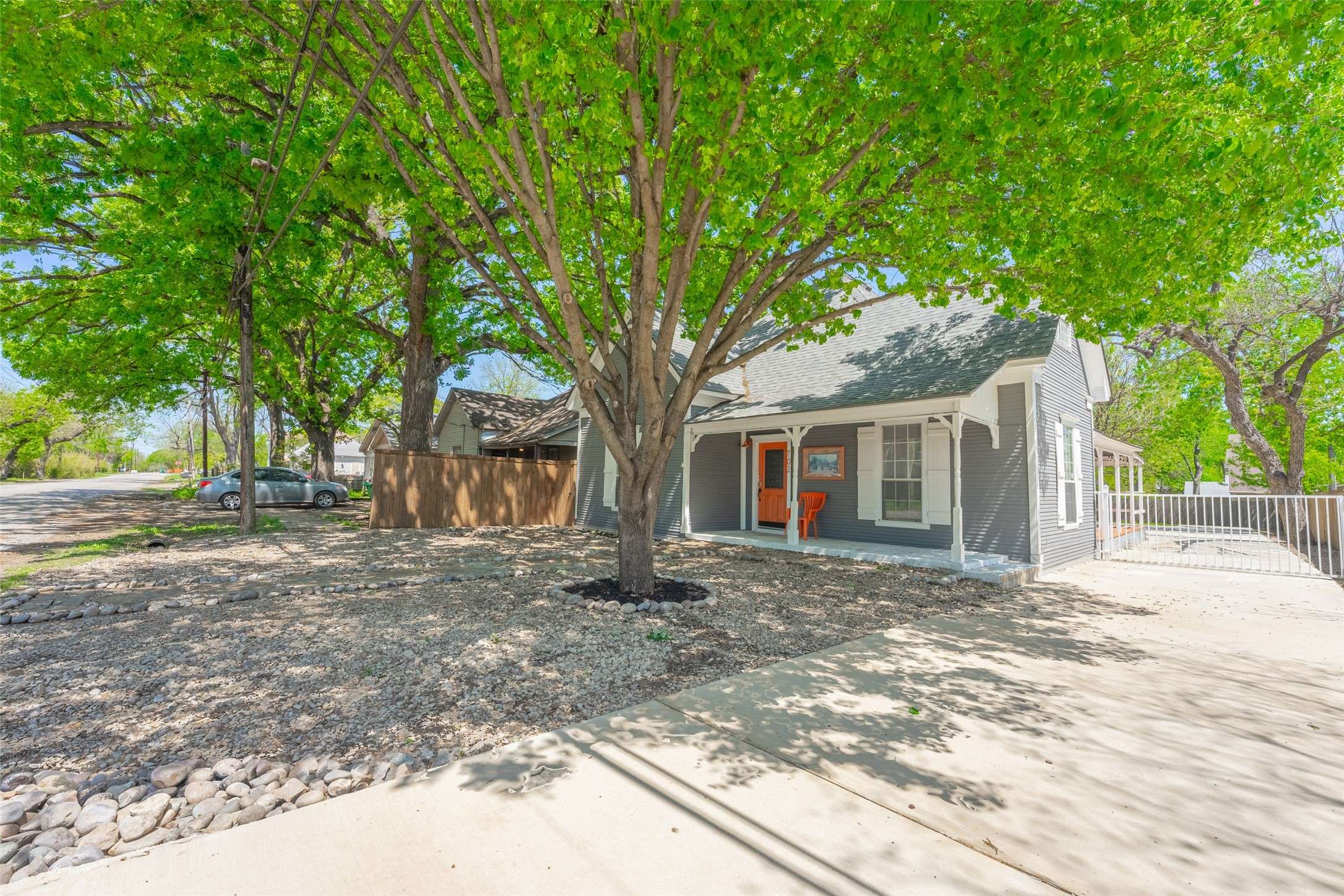 Waxahachie, TX 75165,702 Water ST