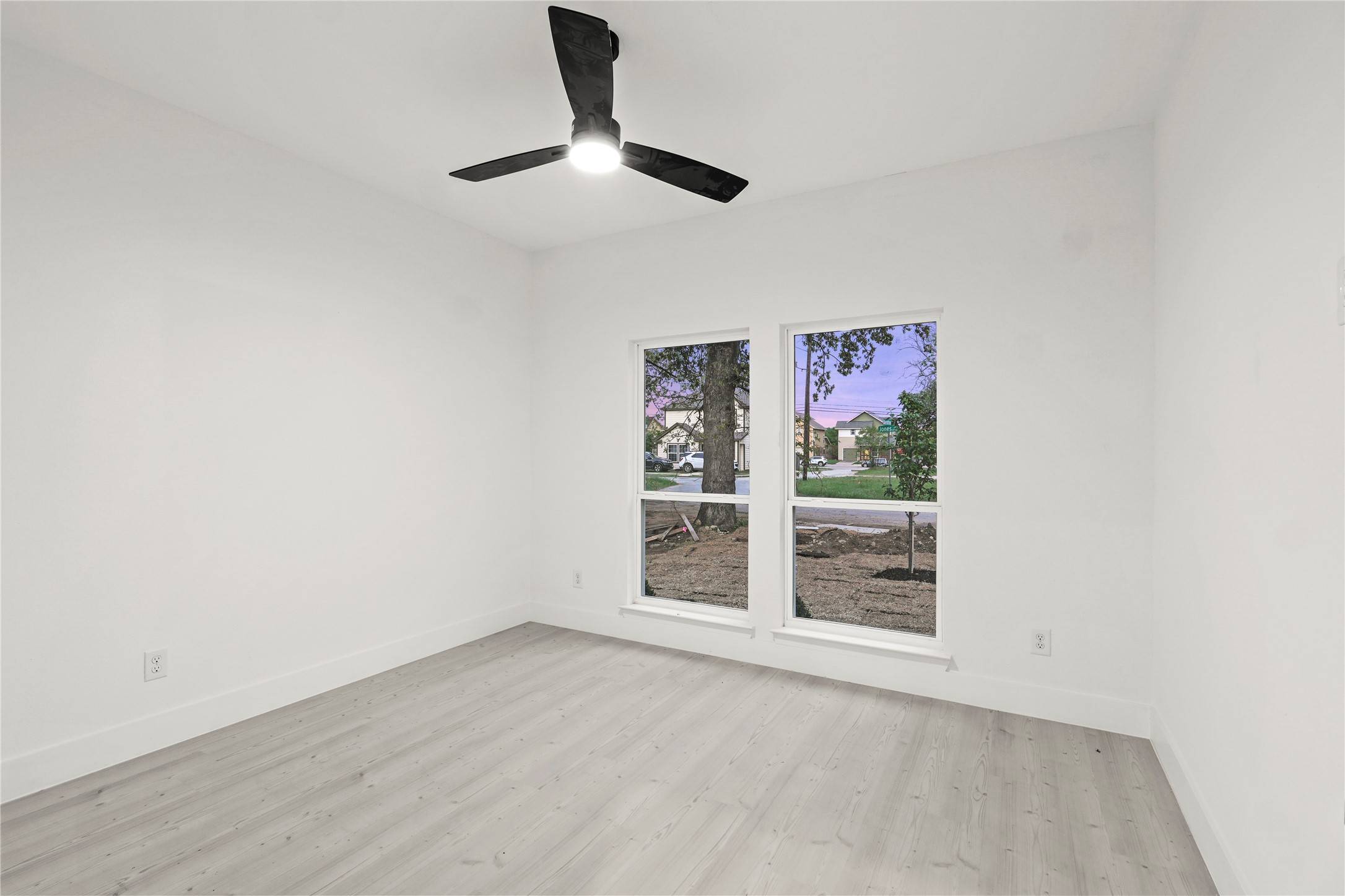 Dallas, TX 75210,4731 Jones ST