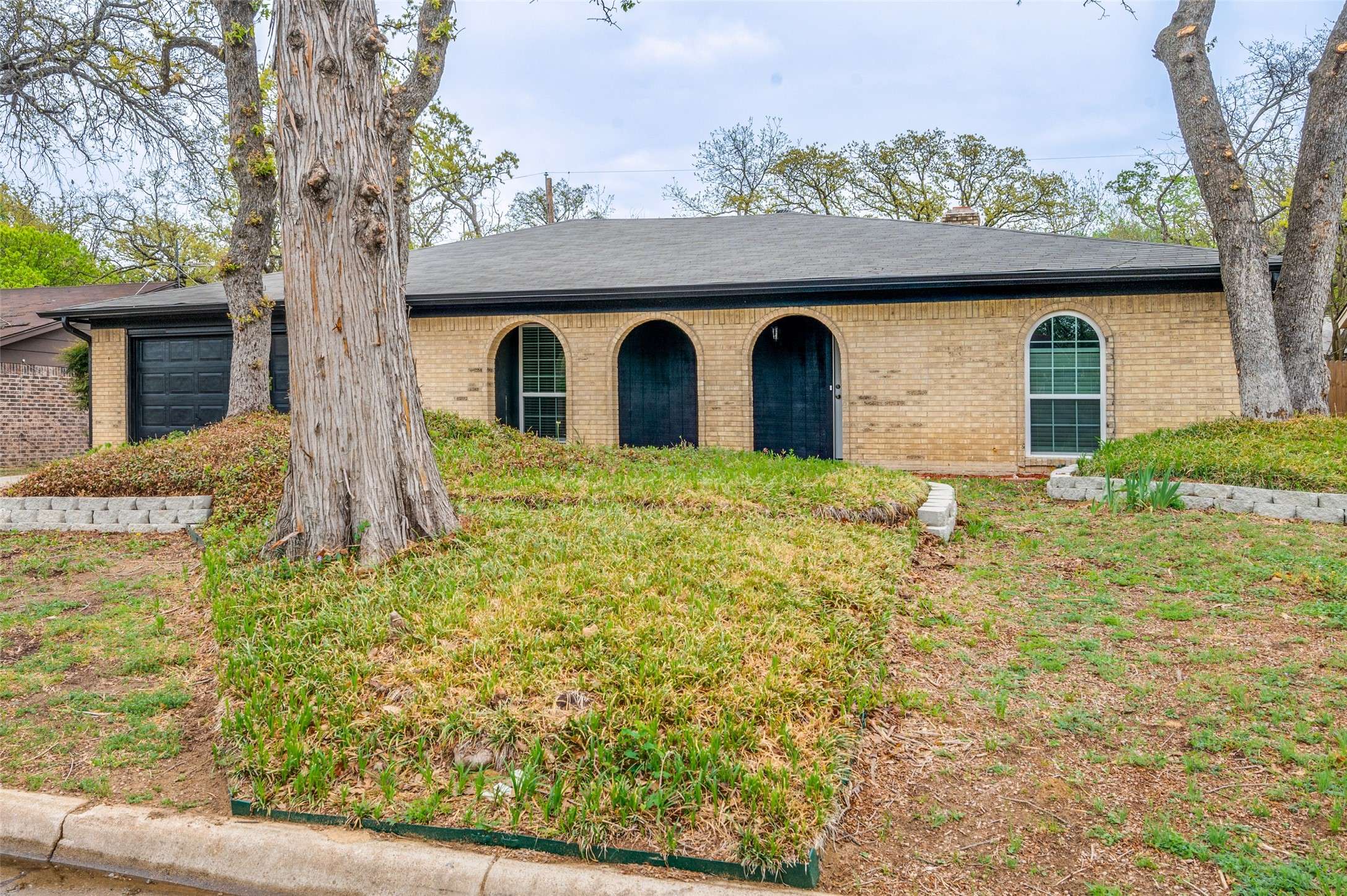 Arlington, TX 76016,2715 Bent Tree LN
