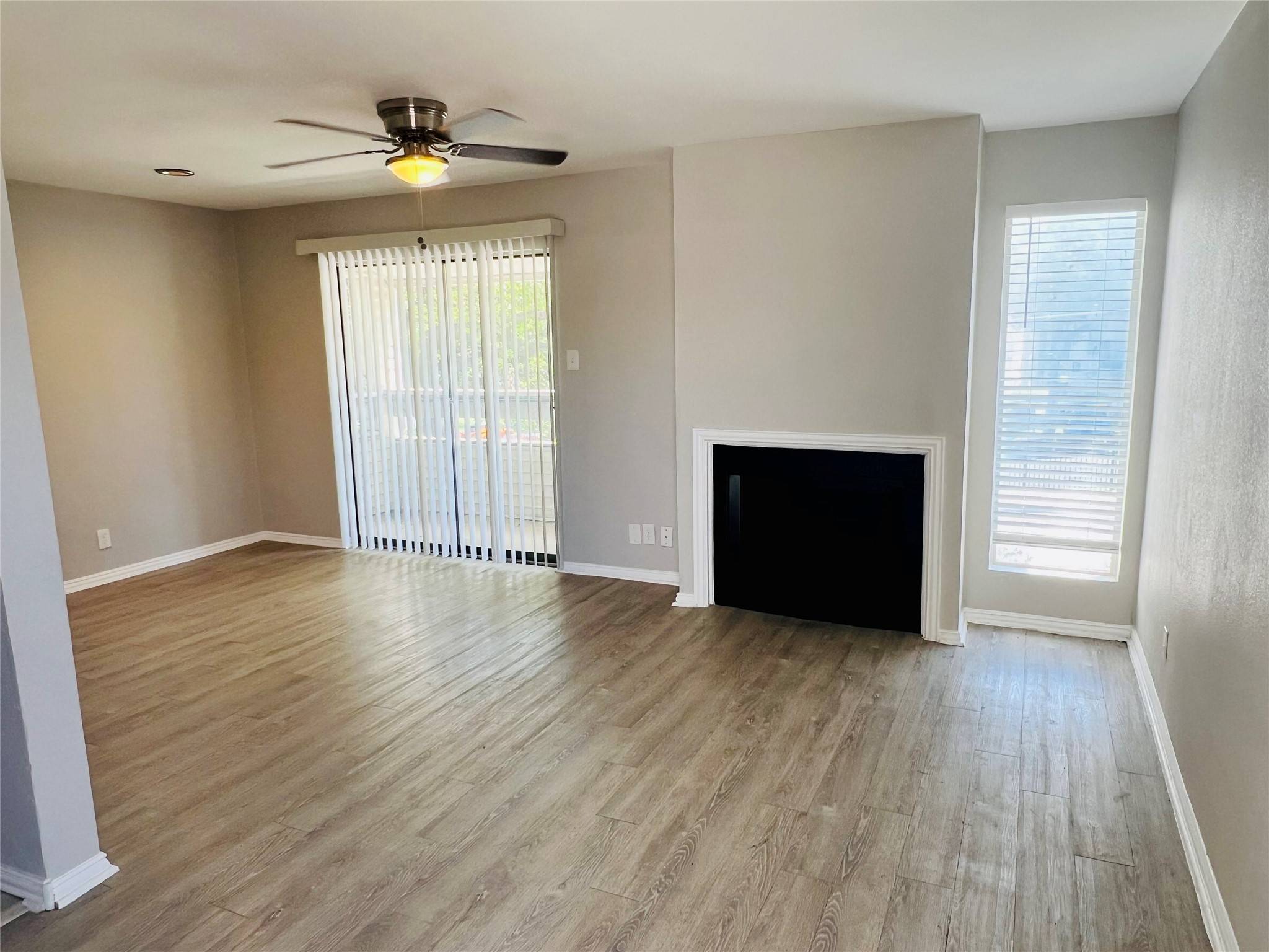Dallas, TX 75231,7431 Holly Hill DR #202