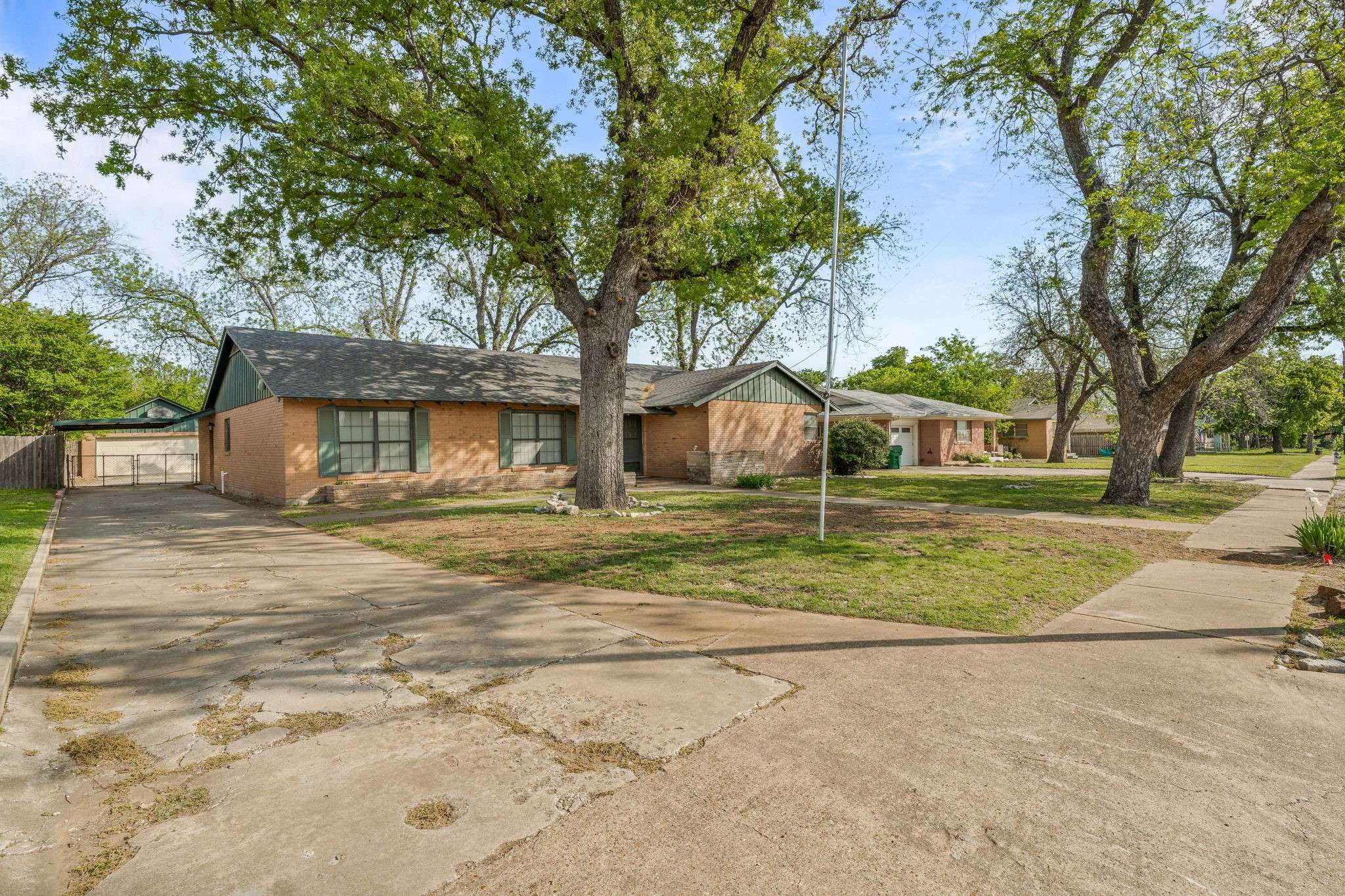Stephenville, TX 76401,445 W Tarleton ST
