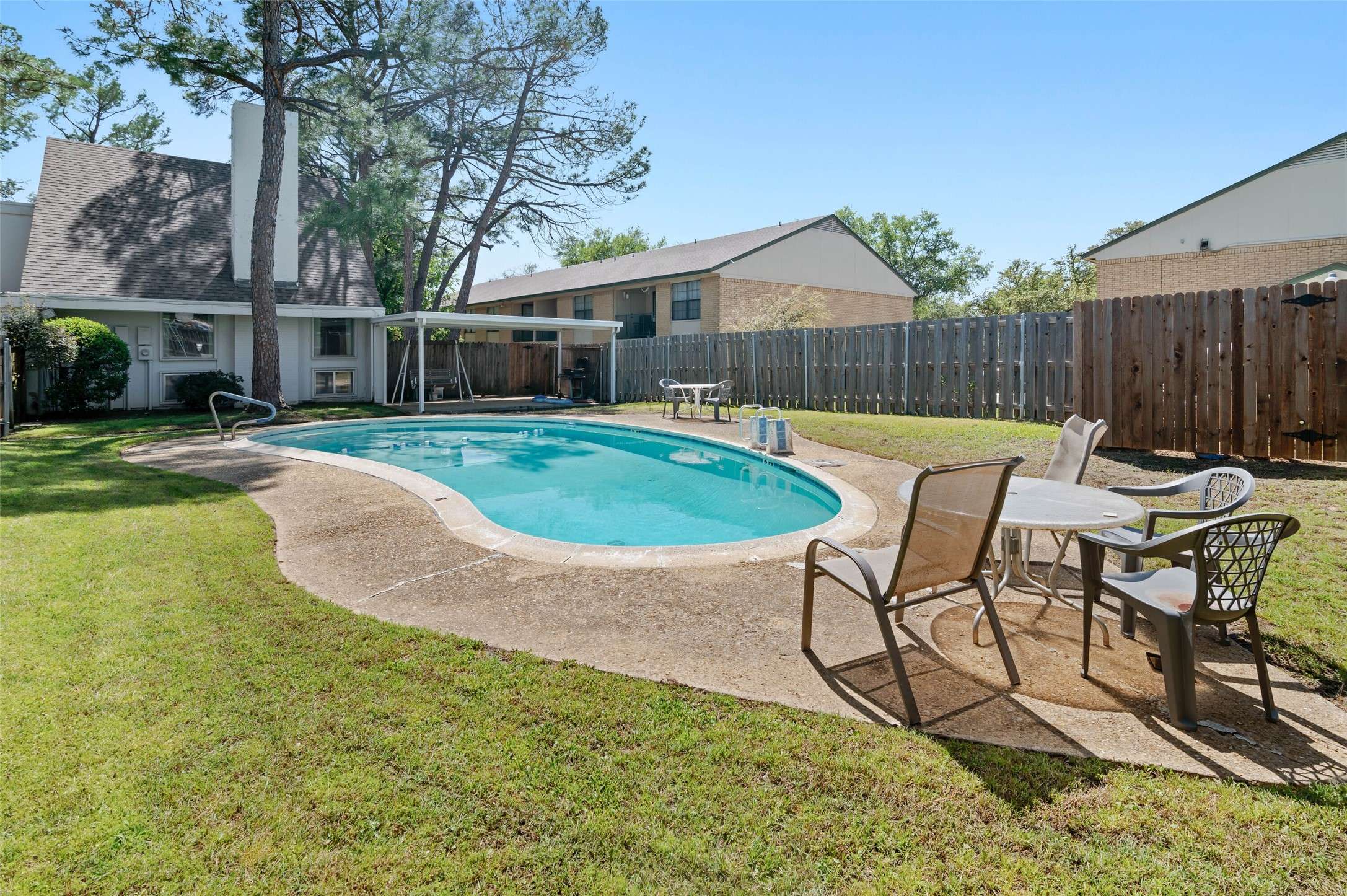 Denton, TX 76205,408 Hollyhill LN