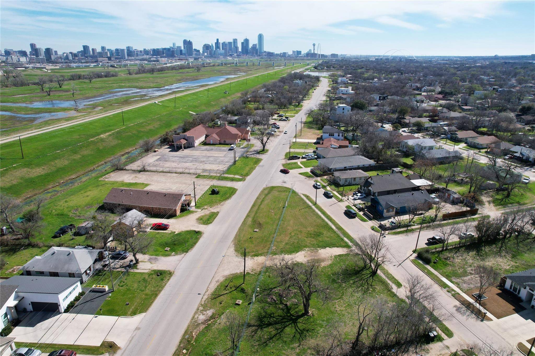 Dallas, TX 75212,1902 Canada DR