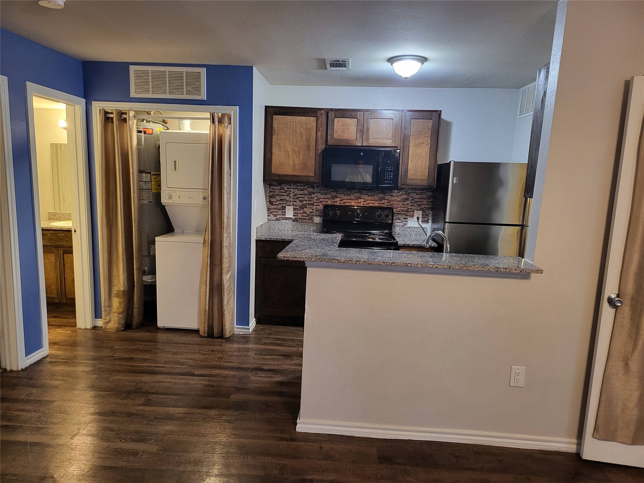 Dallas, TX 75243,9837 Walnut ST #104