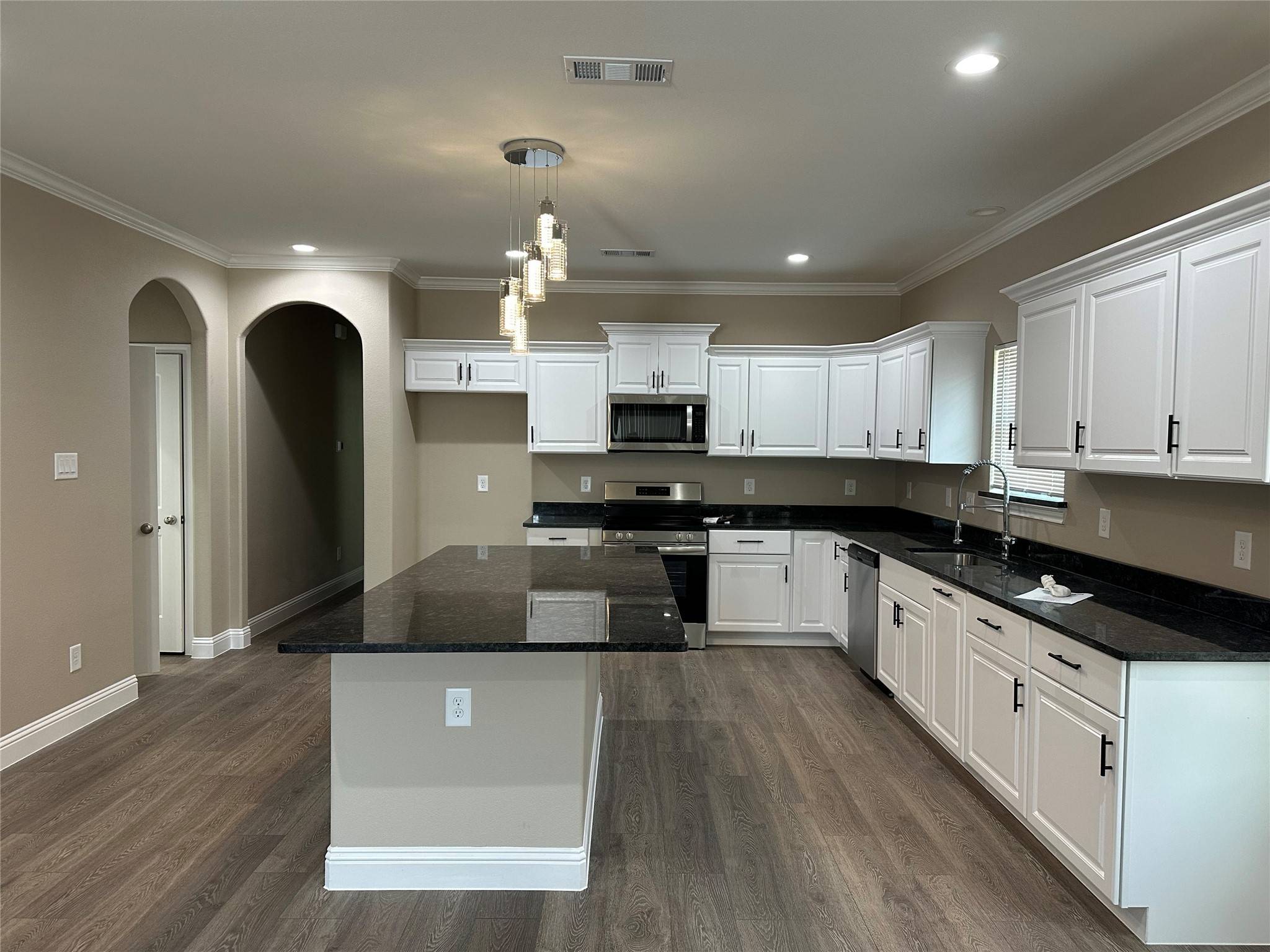 Ennis, TX 75119,1011 S Preston ST