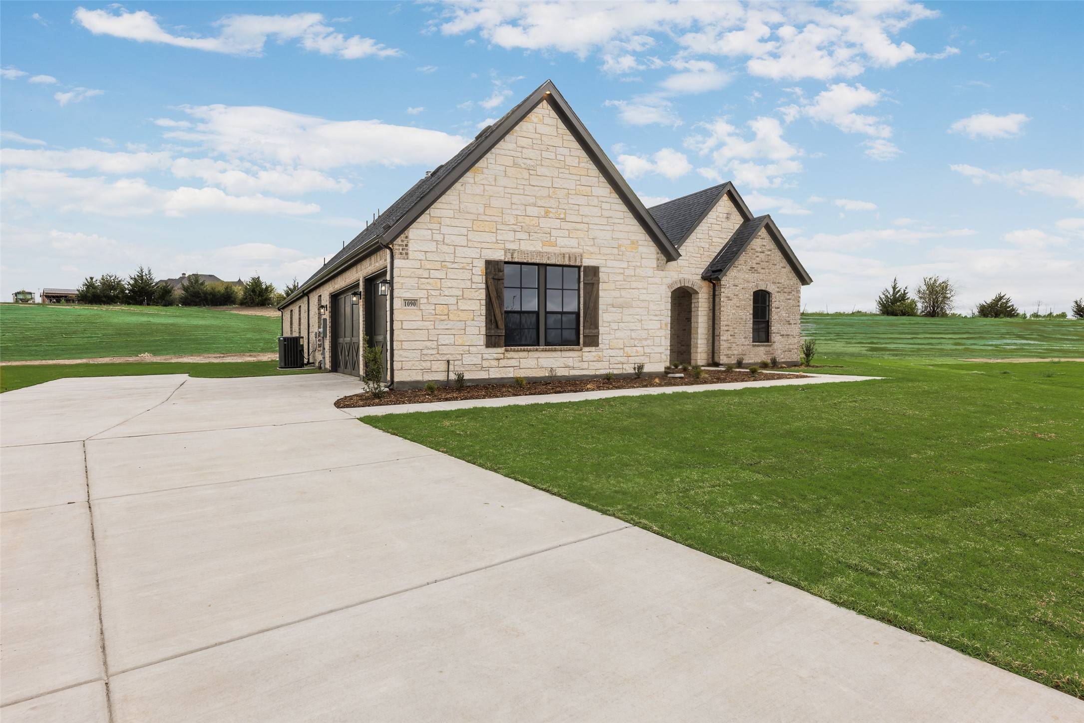 Van Alstyne, TX 75495,1090 Julian DR