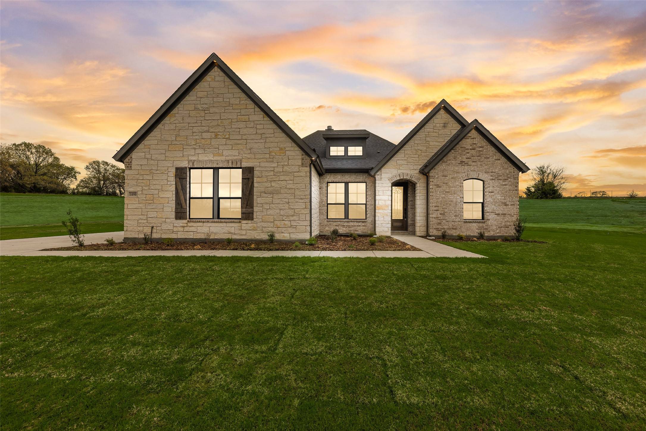 Van Alstyne, TX 75495,1090 Julian DR