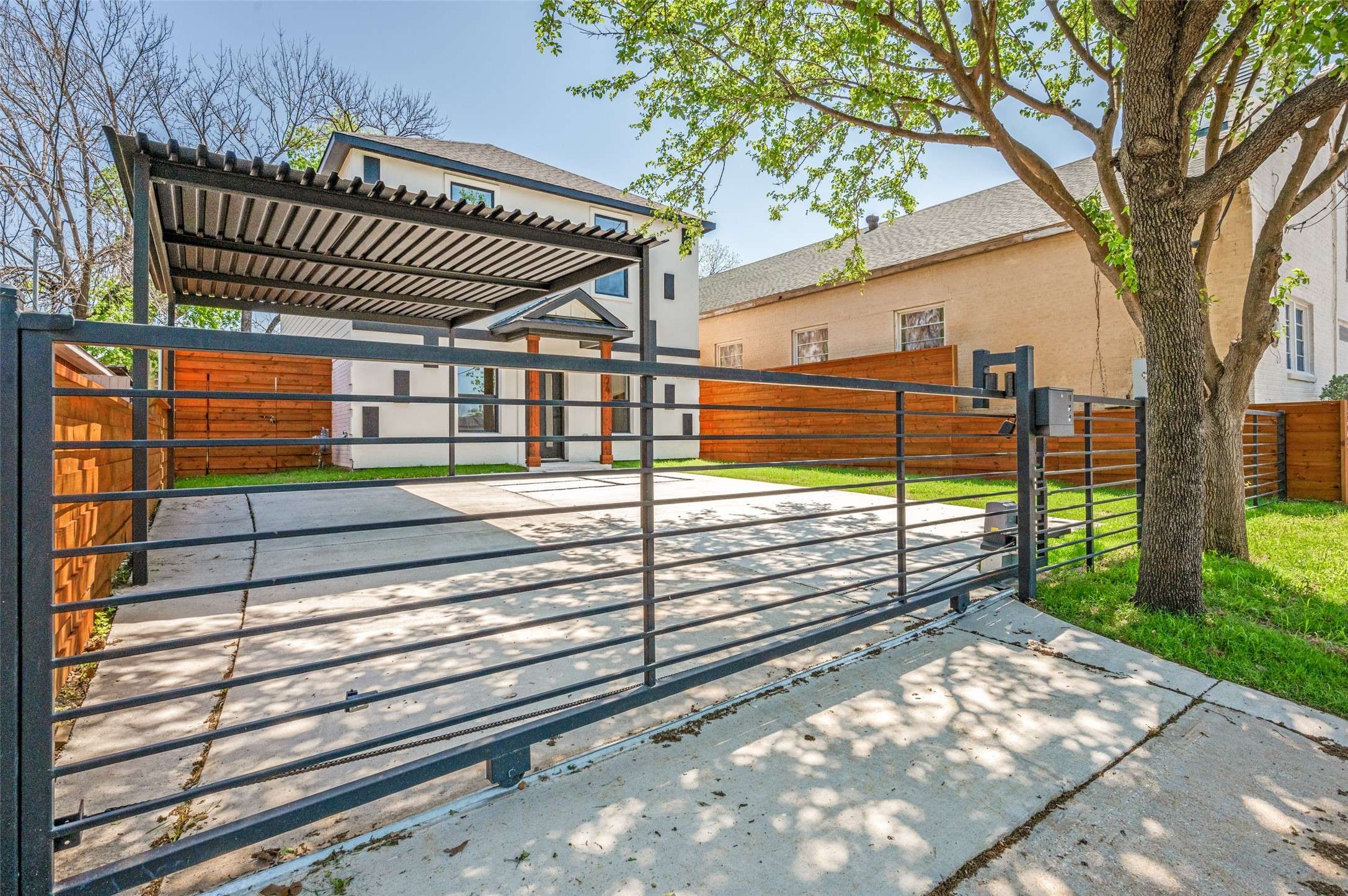 Dallas, TX 75212,3324 Navaro ST