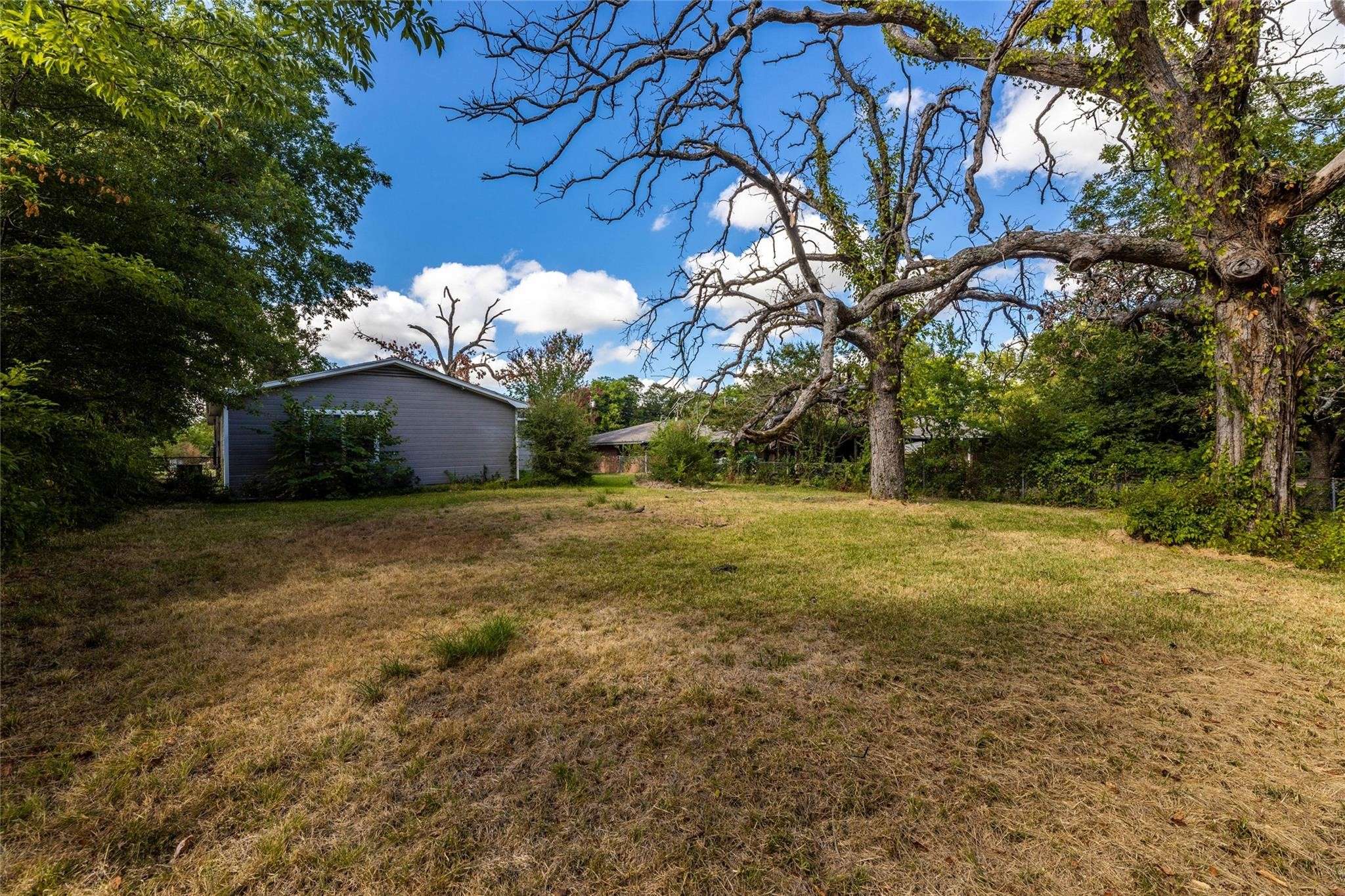 Paris, TX 75460,2142 W Sherman ST