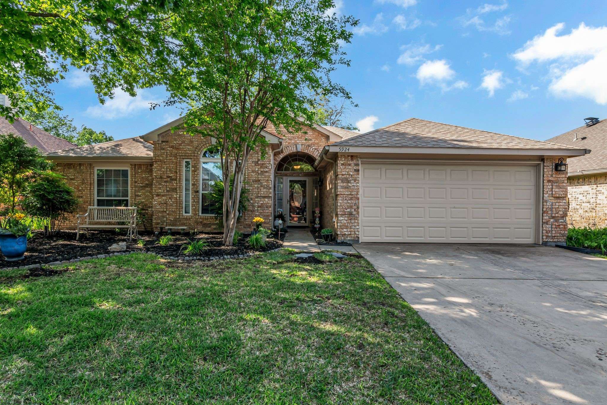 Watauga, TX 76148,5924 Hillview DR