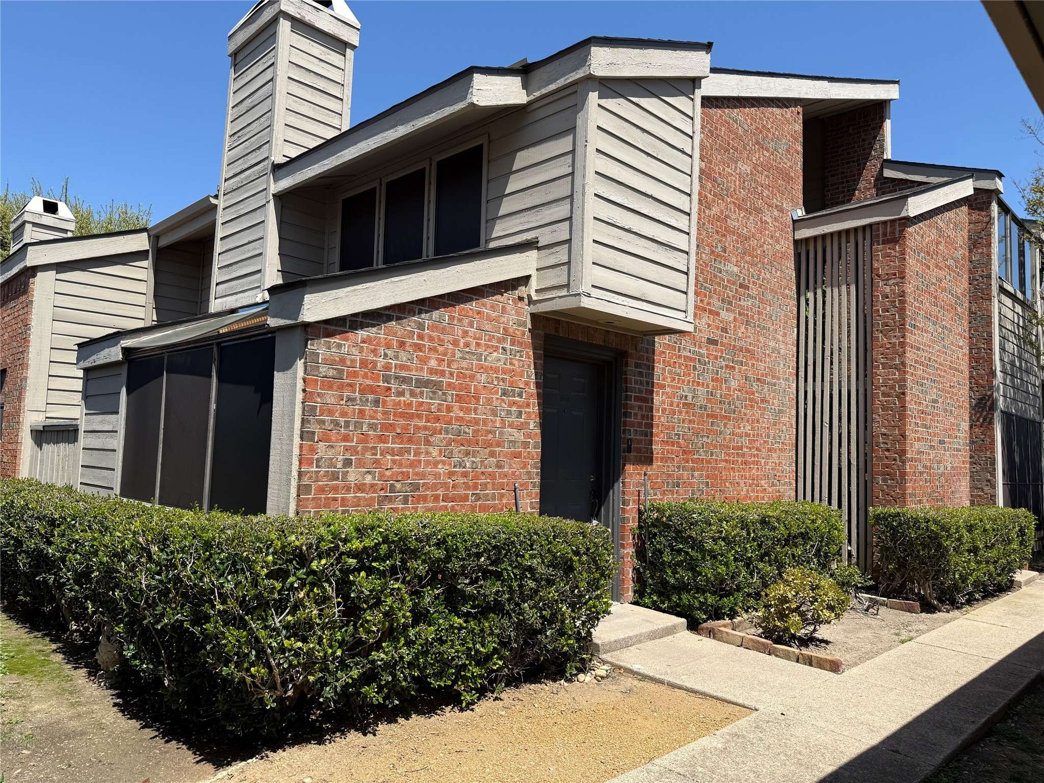 Dallas, TX 75243,9600 Royal LN #704