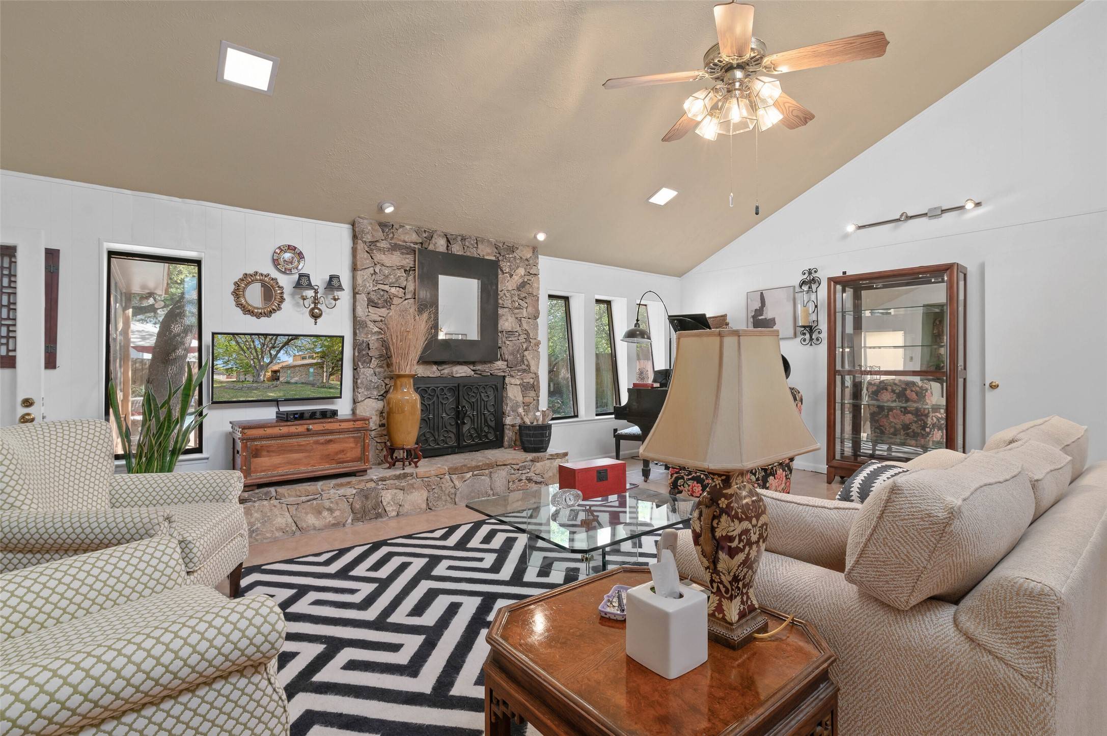 Dallas, TX 75231,7104 Winedale DR