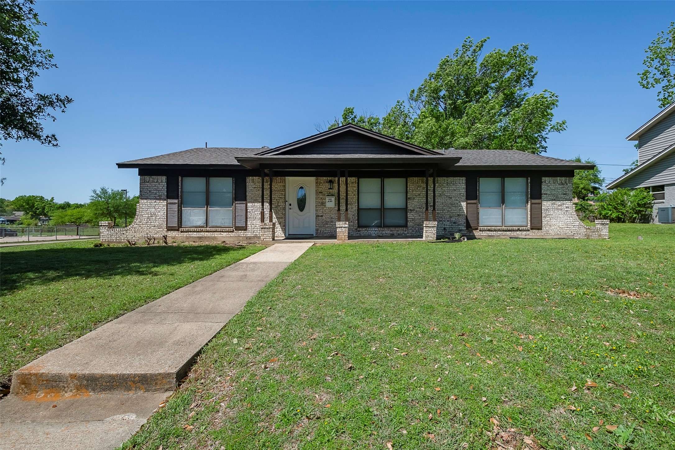 Fort Worth, TX 76112,1808 Mims ST