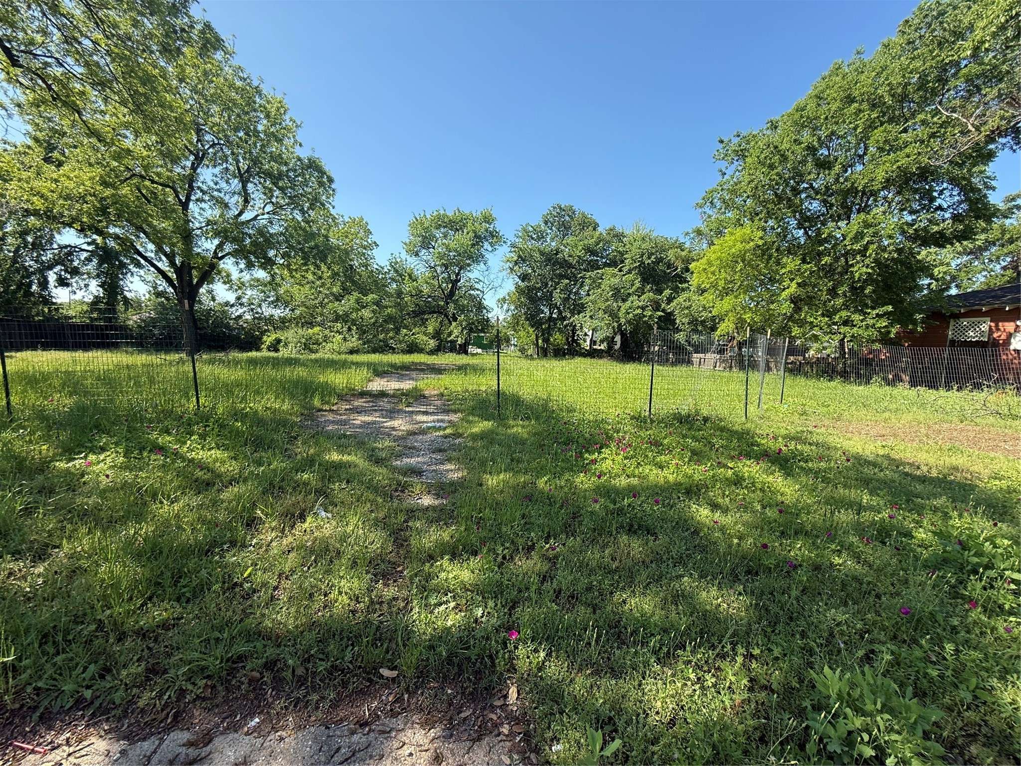 Dallas, TX 75212,1838 Akron ST