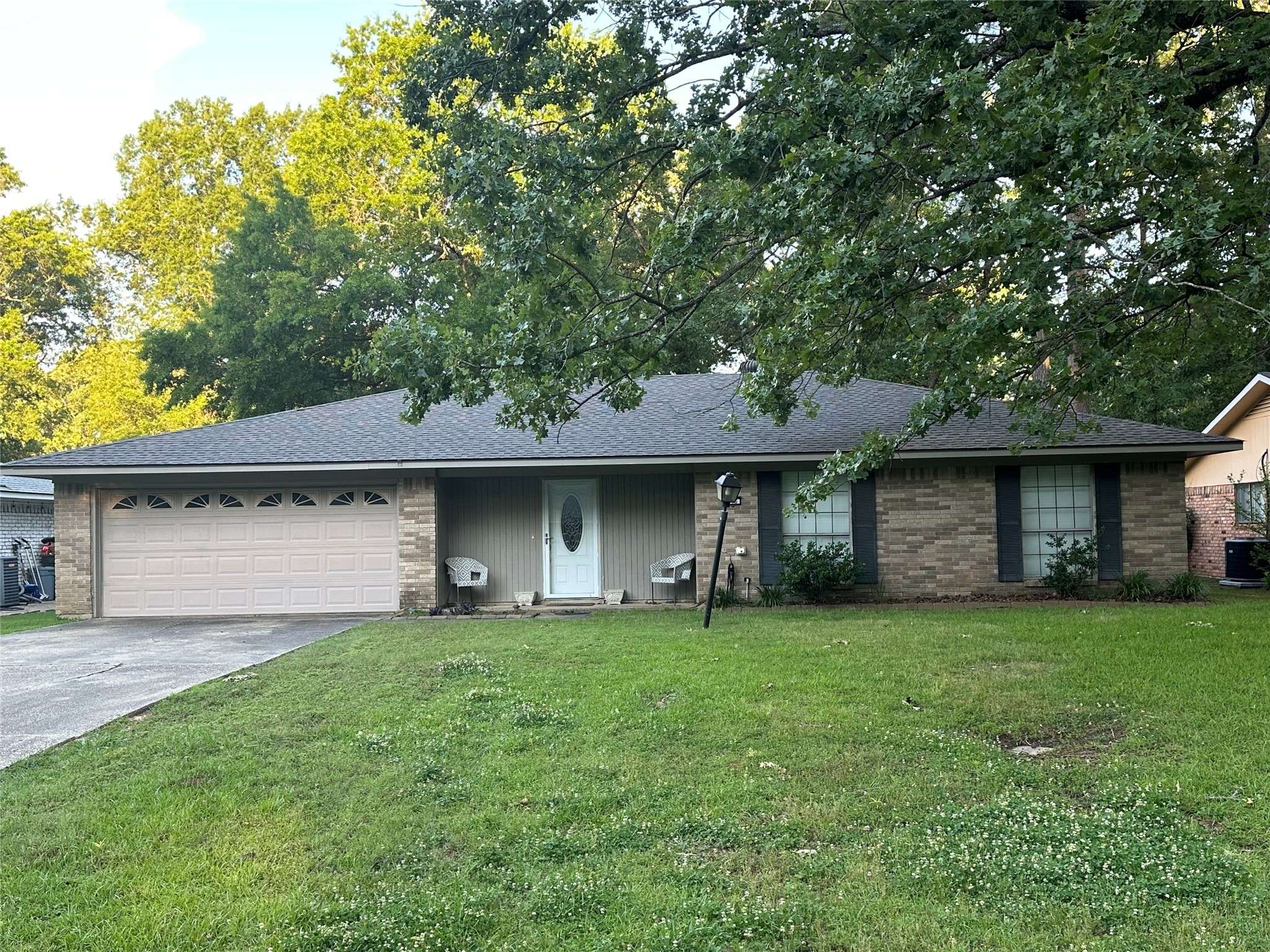 Haughton, LA 71037,215 Chimney LN