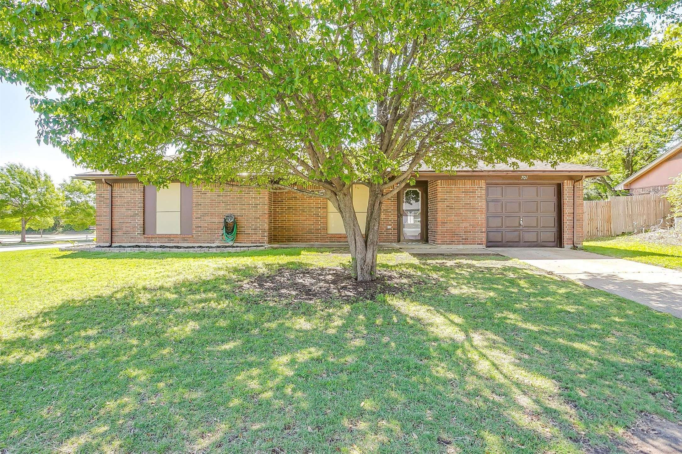 Burleson, TX 76028,701 Vaughn DR
