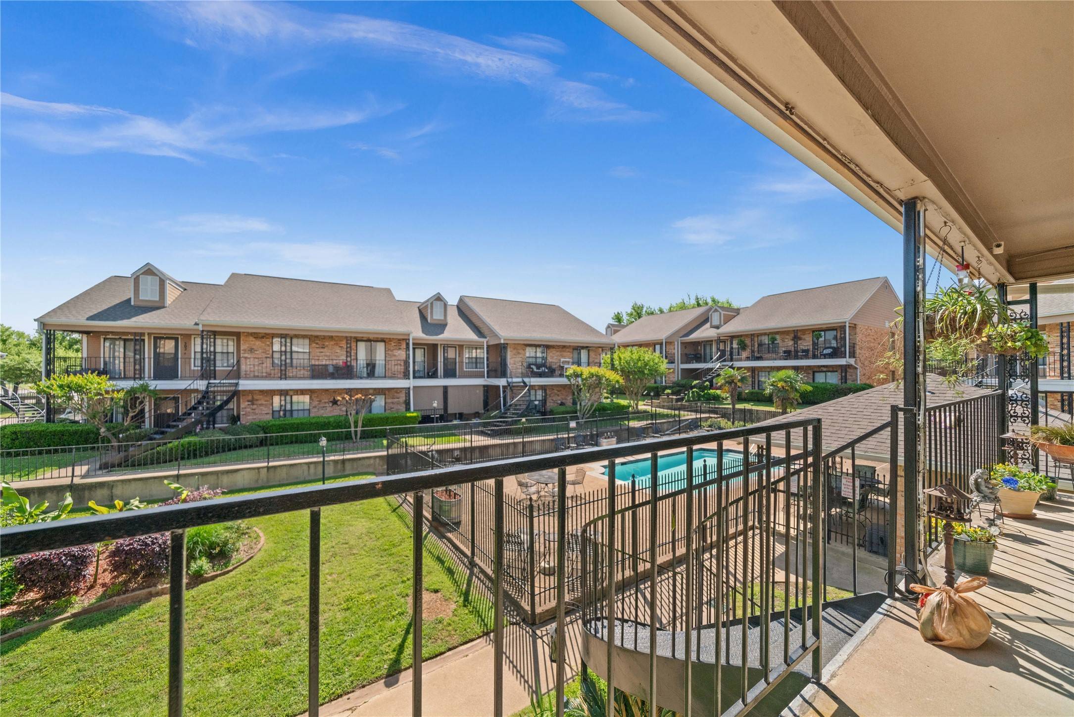 Tyler, TX 75703,400 W South Town DR #104