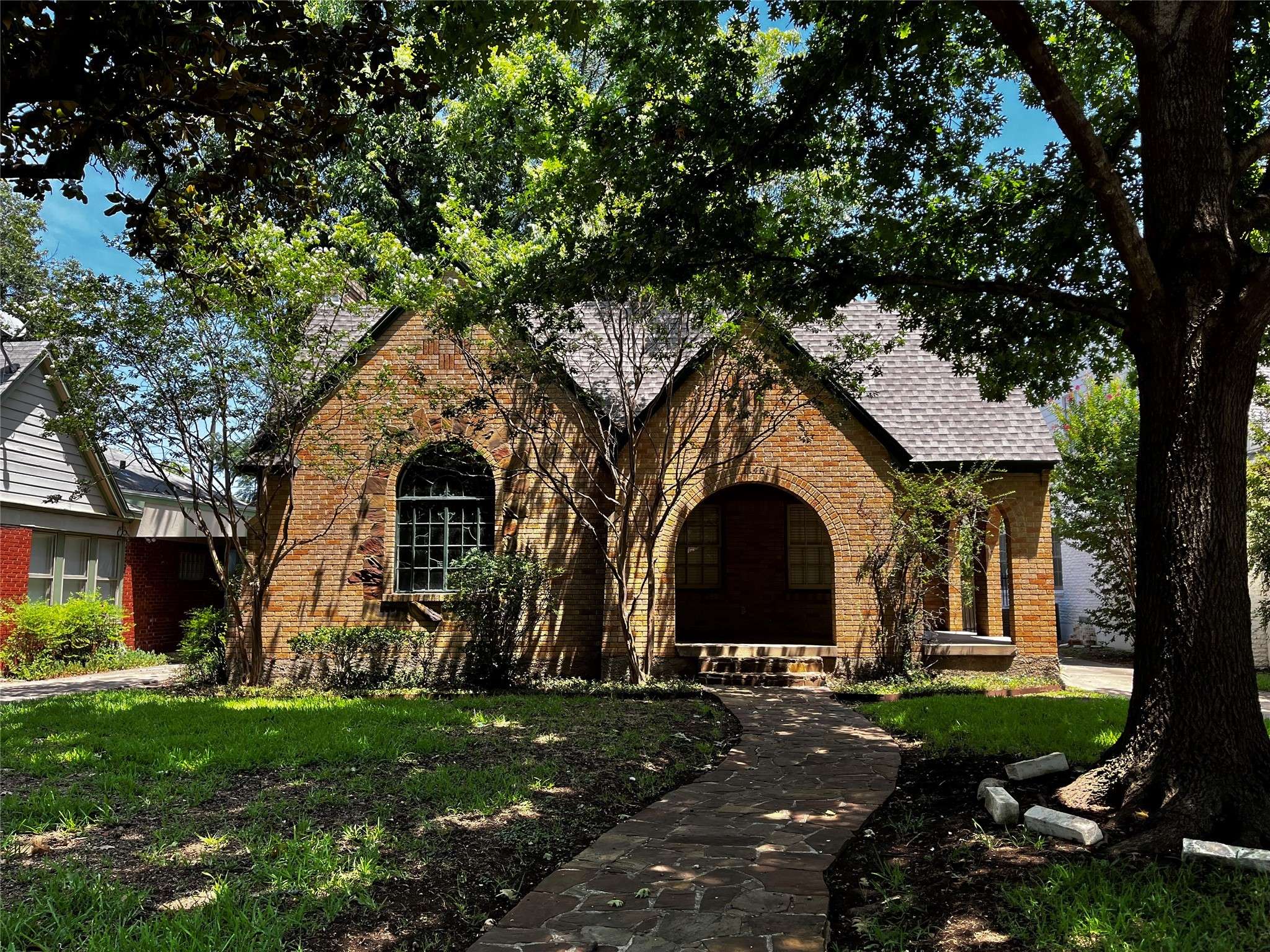 Dallas, TX 75208,1146 N WINNETKA AVE