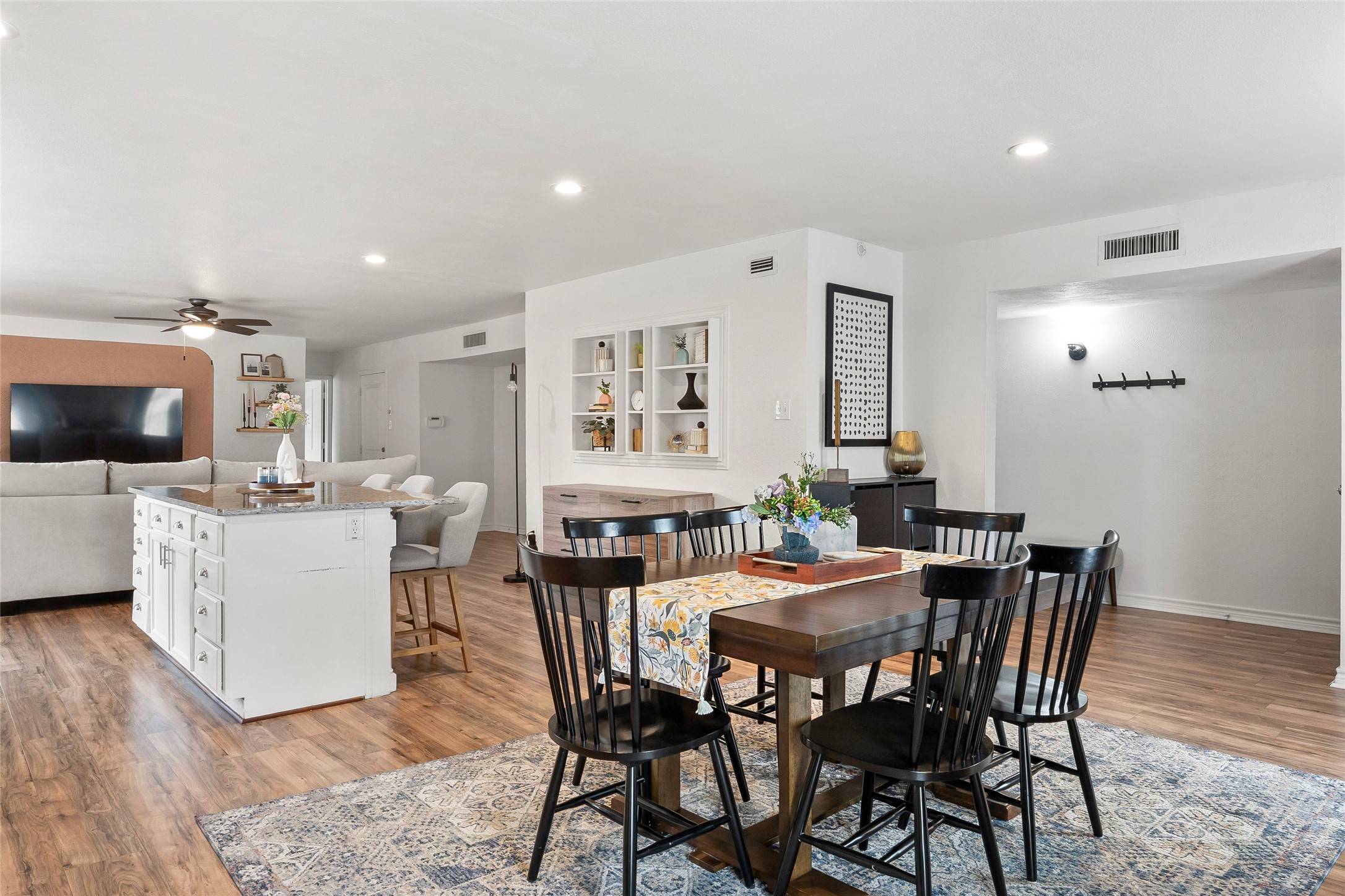 The Colony, TX 75056,5128 Avery LN
