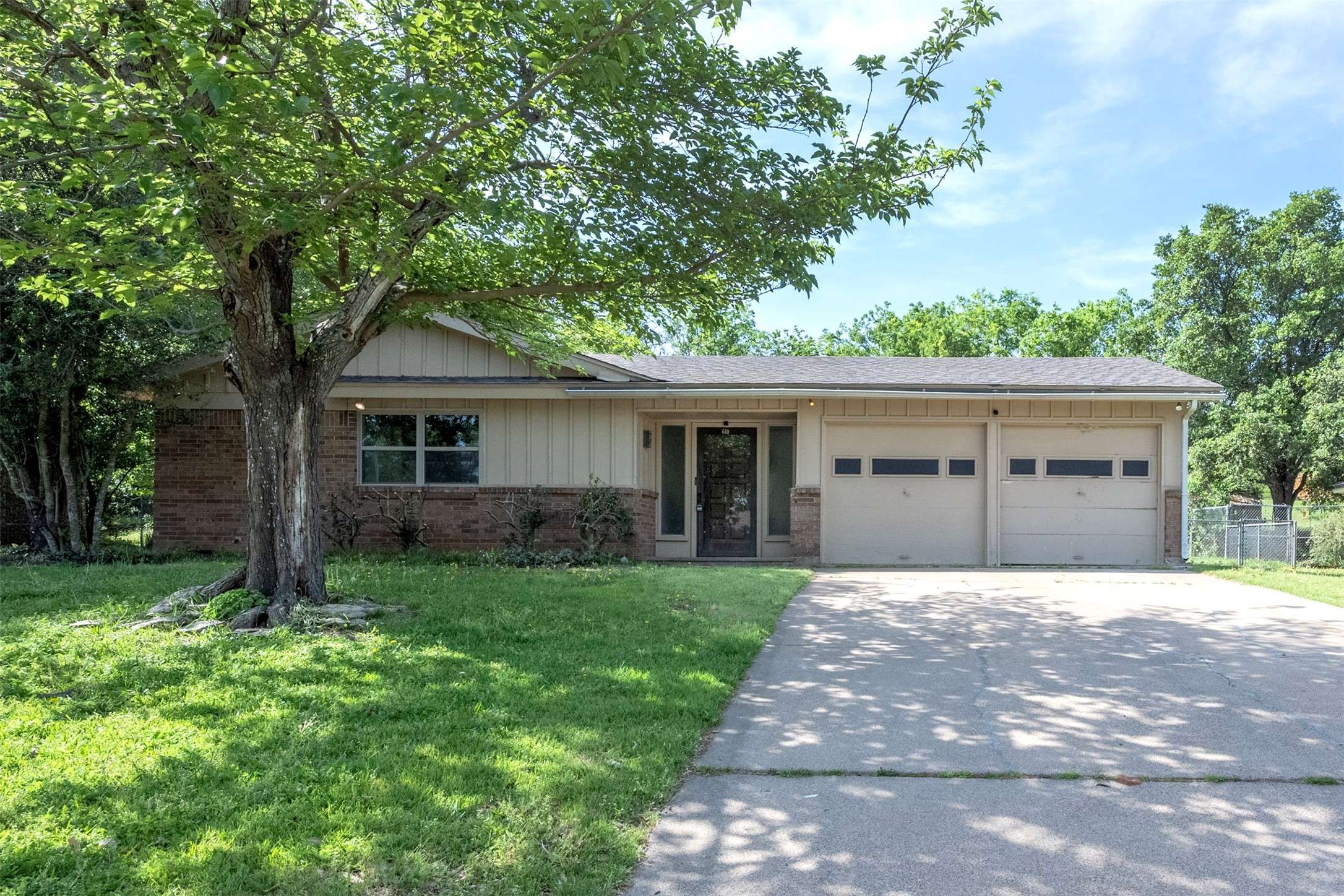 Weatherford, TX 76086,610 E Anderson ST