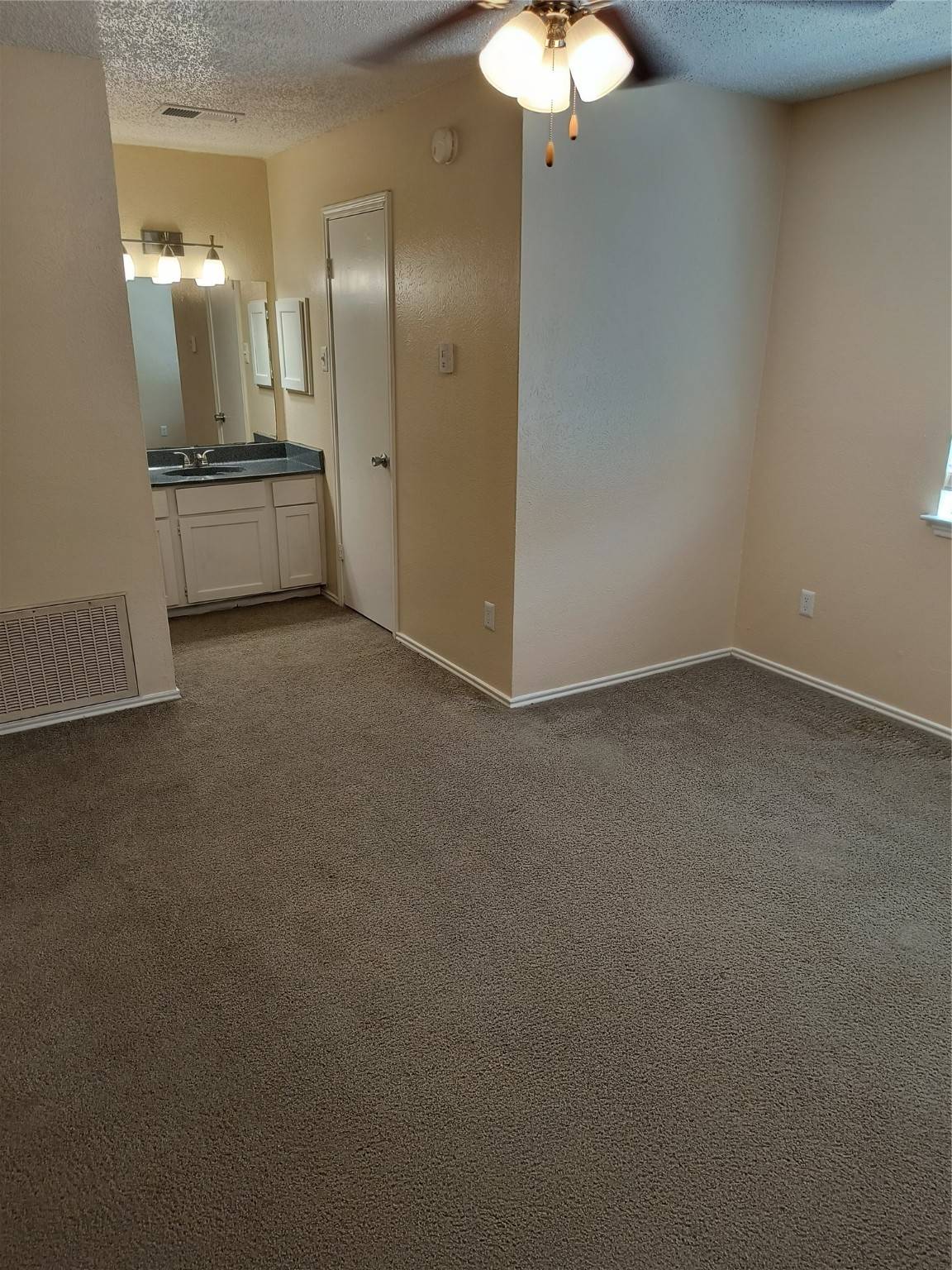 Dallas, TX 75243,9920 Forest LN #230