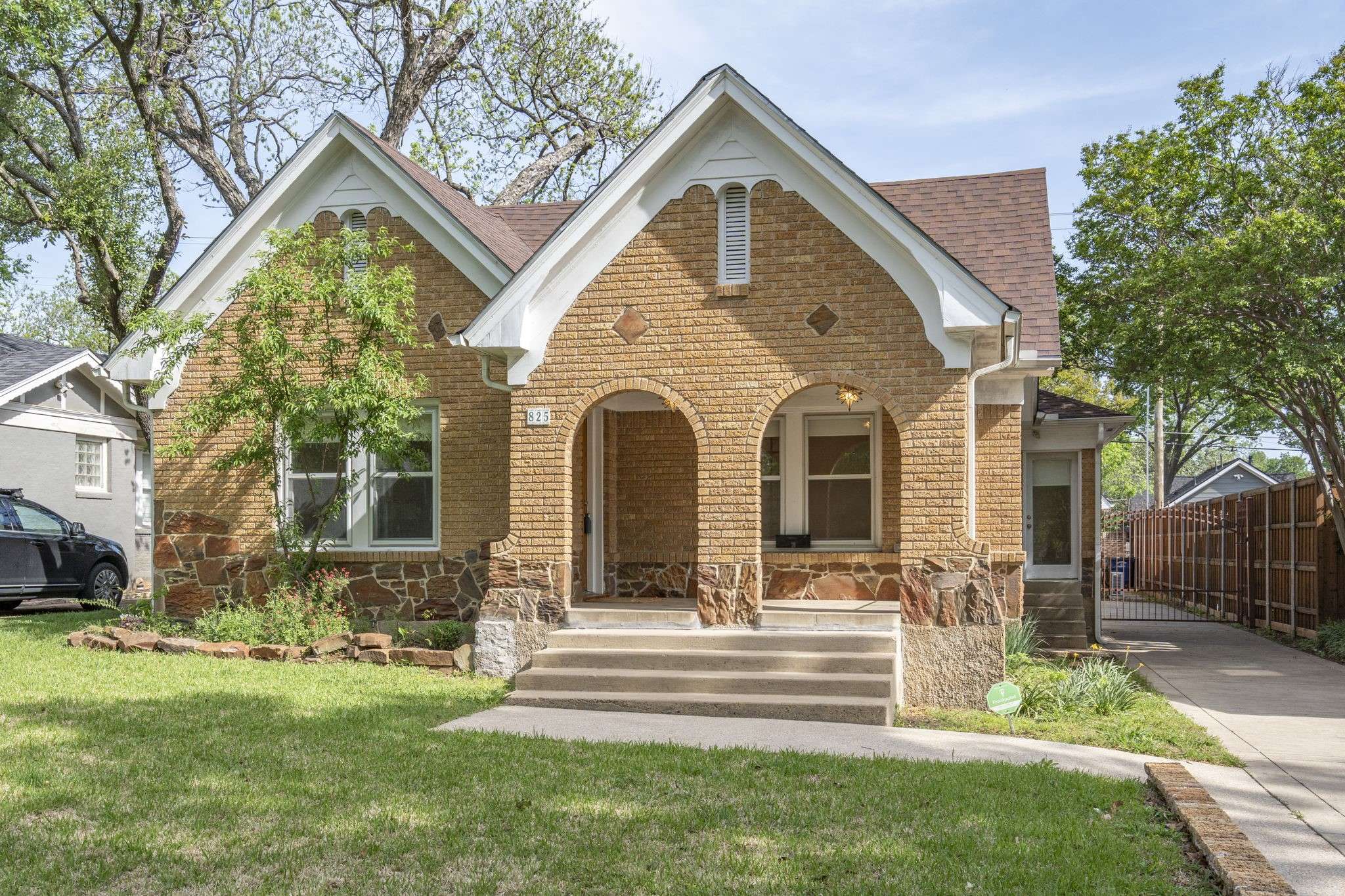 Dallas, TX 75208,825 Thomasson DR