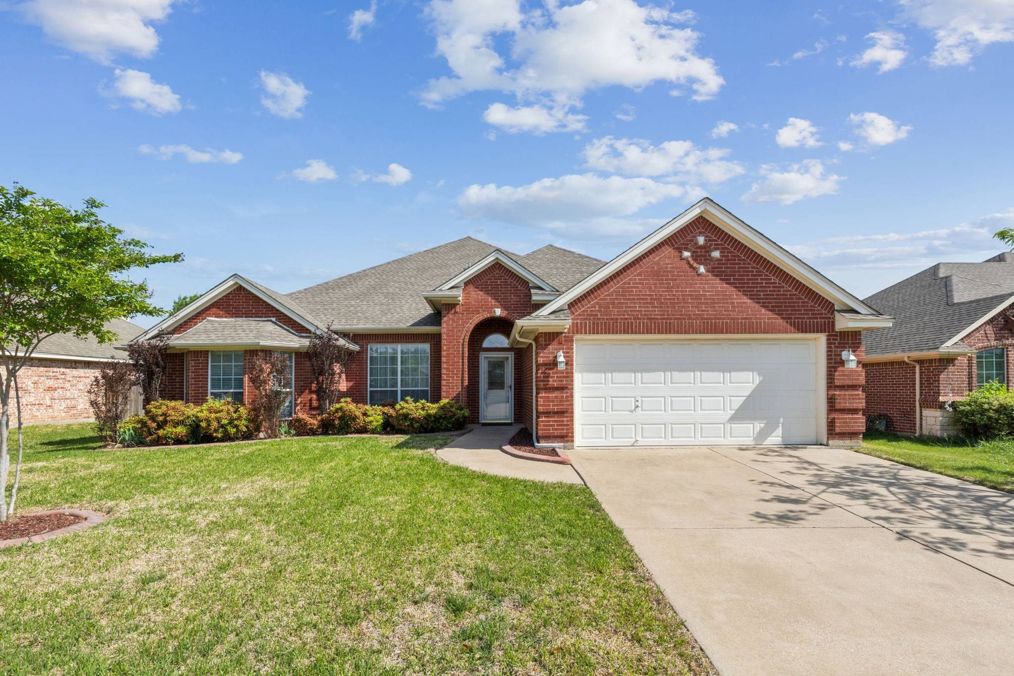 Saginaw, TX 76179,512 Willowview DR