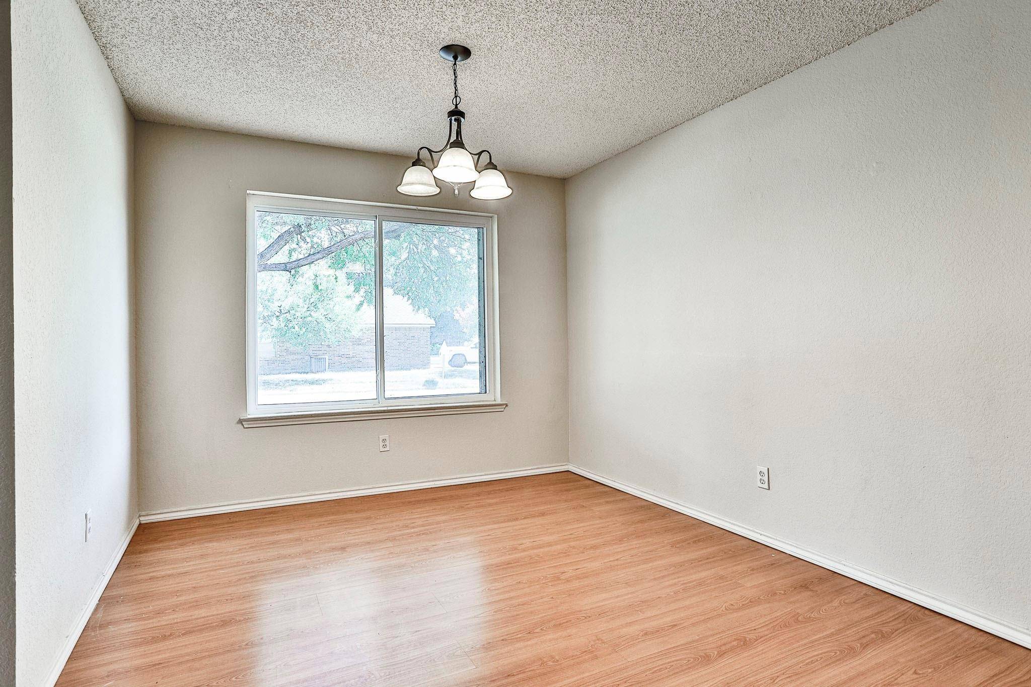 Euless, TX 76040,2700 Amberton PL
