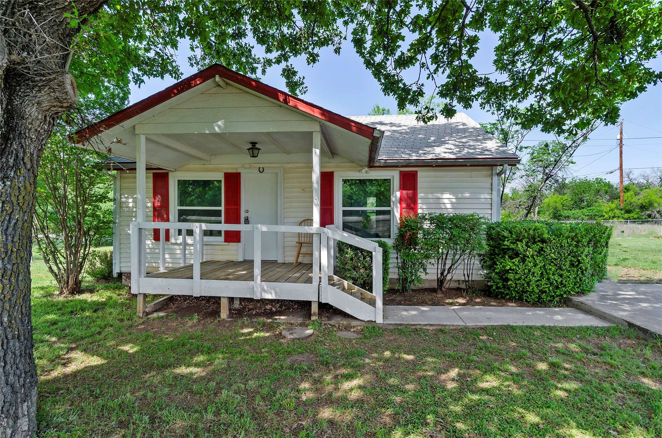 Lake Bridgeport, TX 76426,101 N Main ST