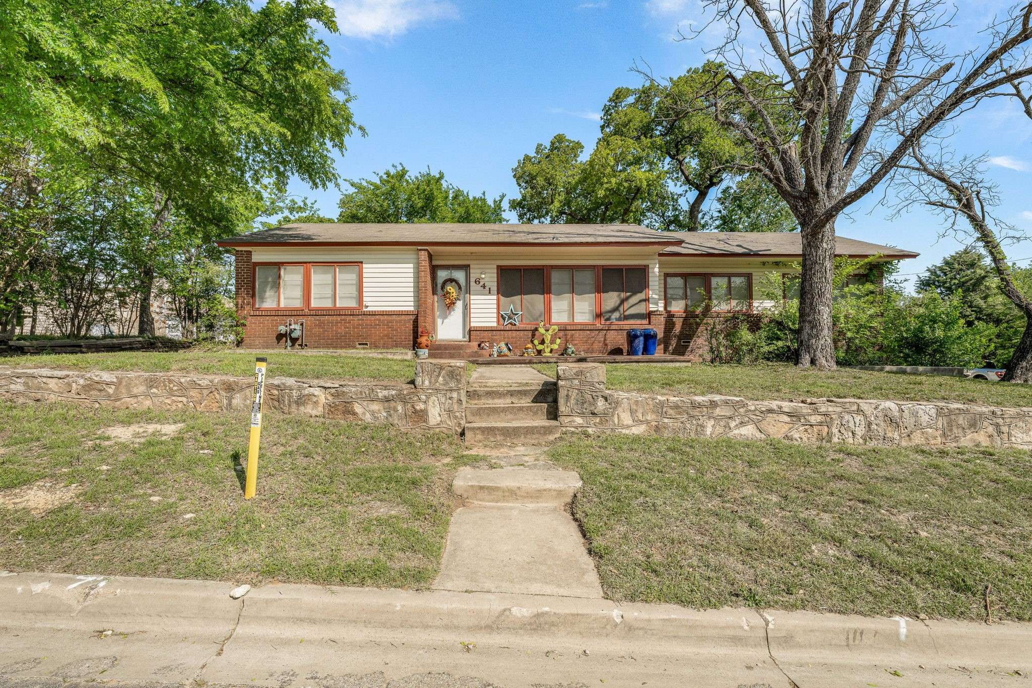 Stephenville, TX 76401,641 W College ST
