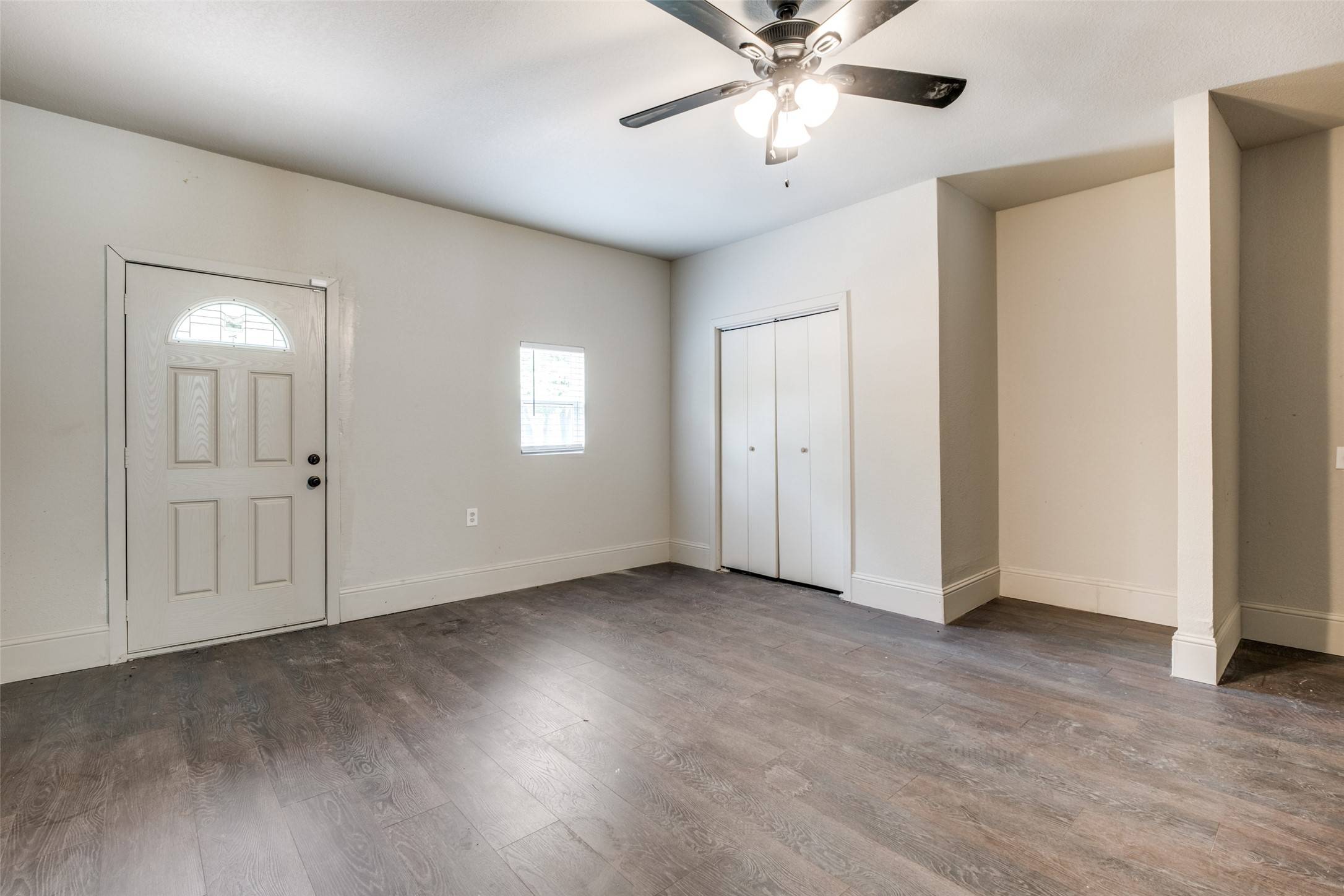 Dallas, TX 75217,10061 Neosho DR