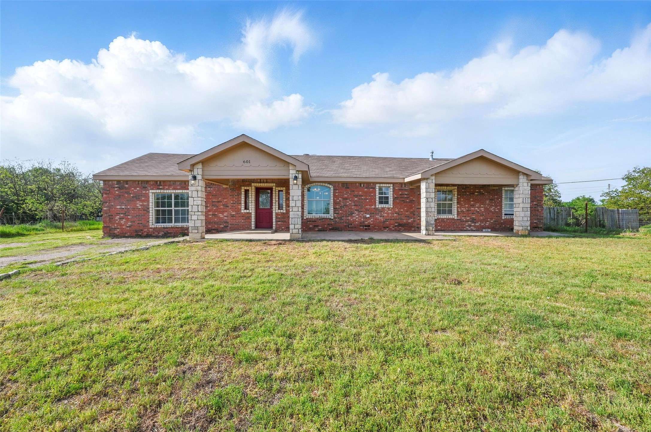 Cleburne, TX 76031,601 County Road 702 #B