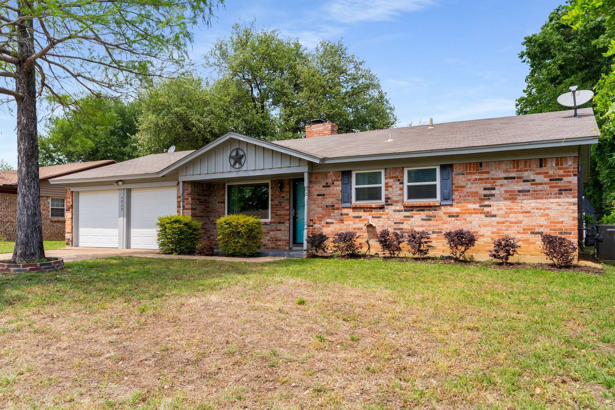 Watauga, TX 76148,5929 Bowling DR