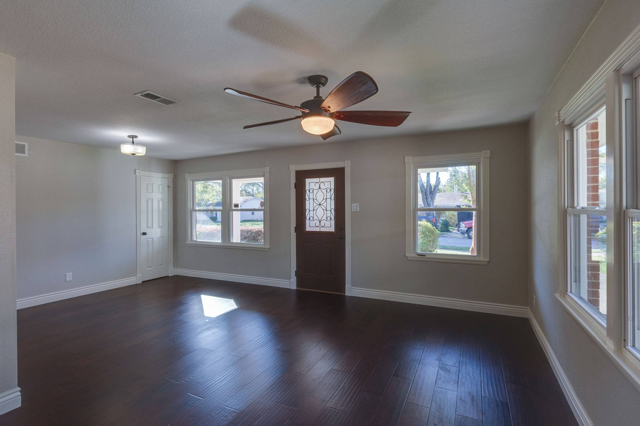 Dallas, TX 75218,11343 Rupley LN