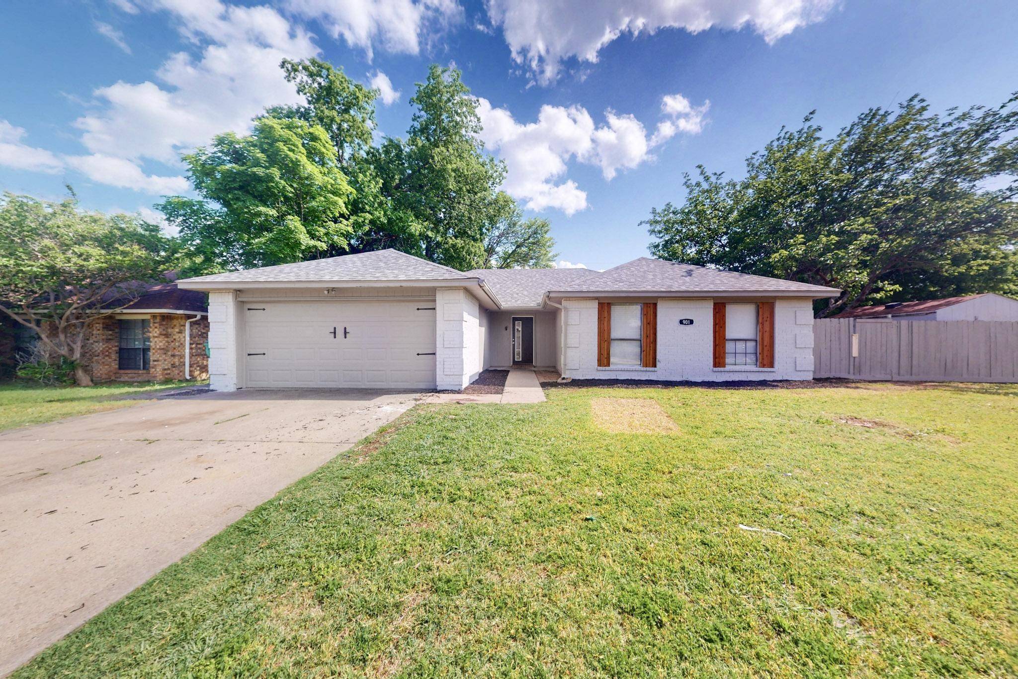 Cedar Hill, TX 75104,901 Larue DR