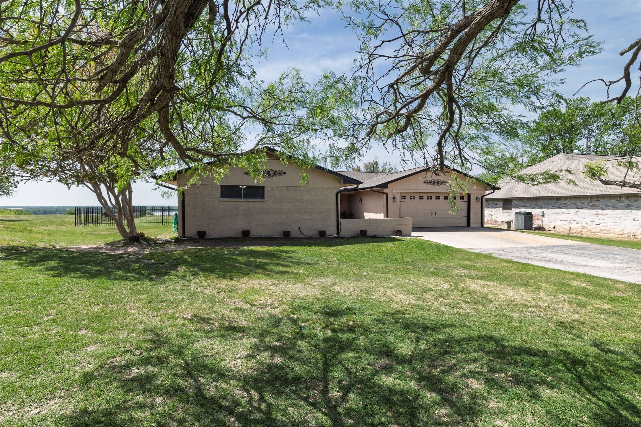 Runaway Bay, TX 76426,105 Lakeview DR