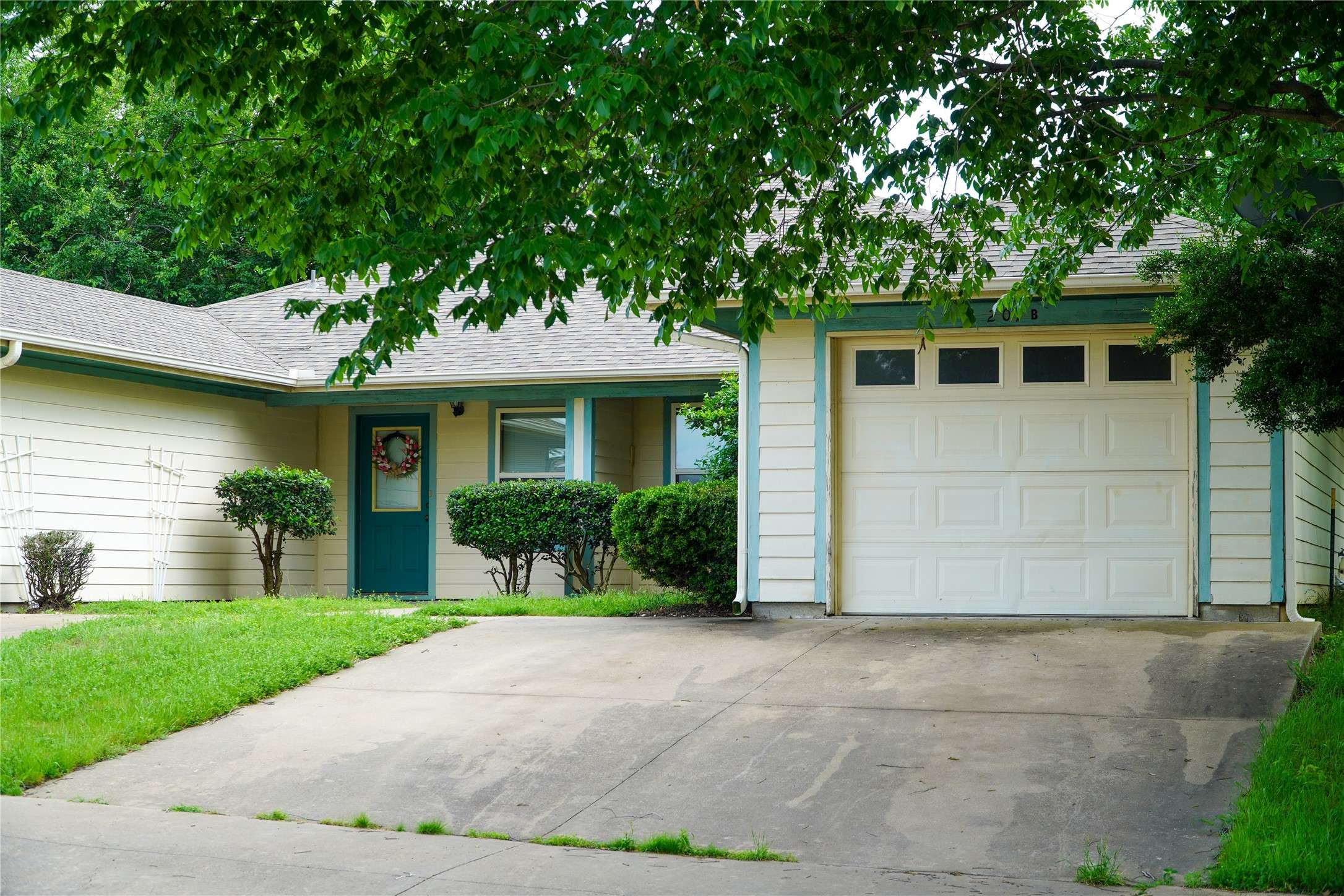 Keene, TX 76059,207 W Hillcrest ST #B