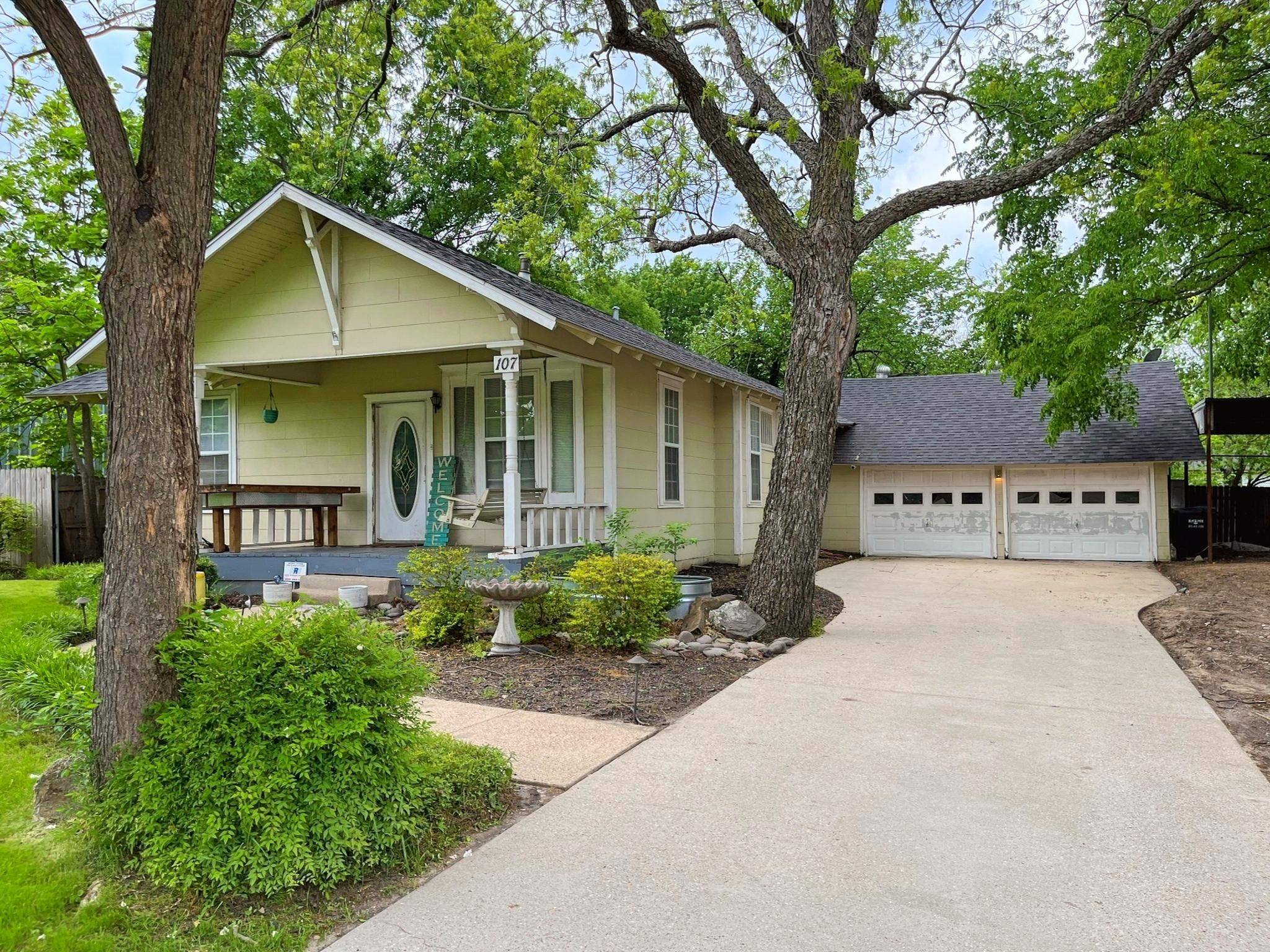 Crandall, TX 75114,107 N Main ST