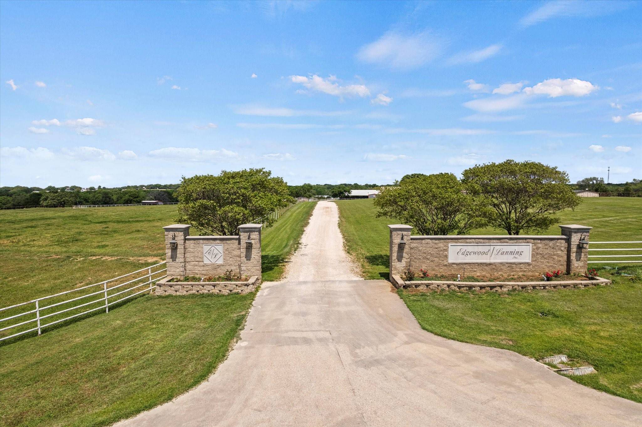 Pilot Point, TX 76258,9979 Oak Creek DR