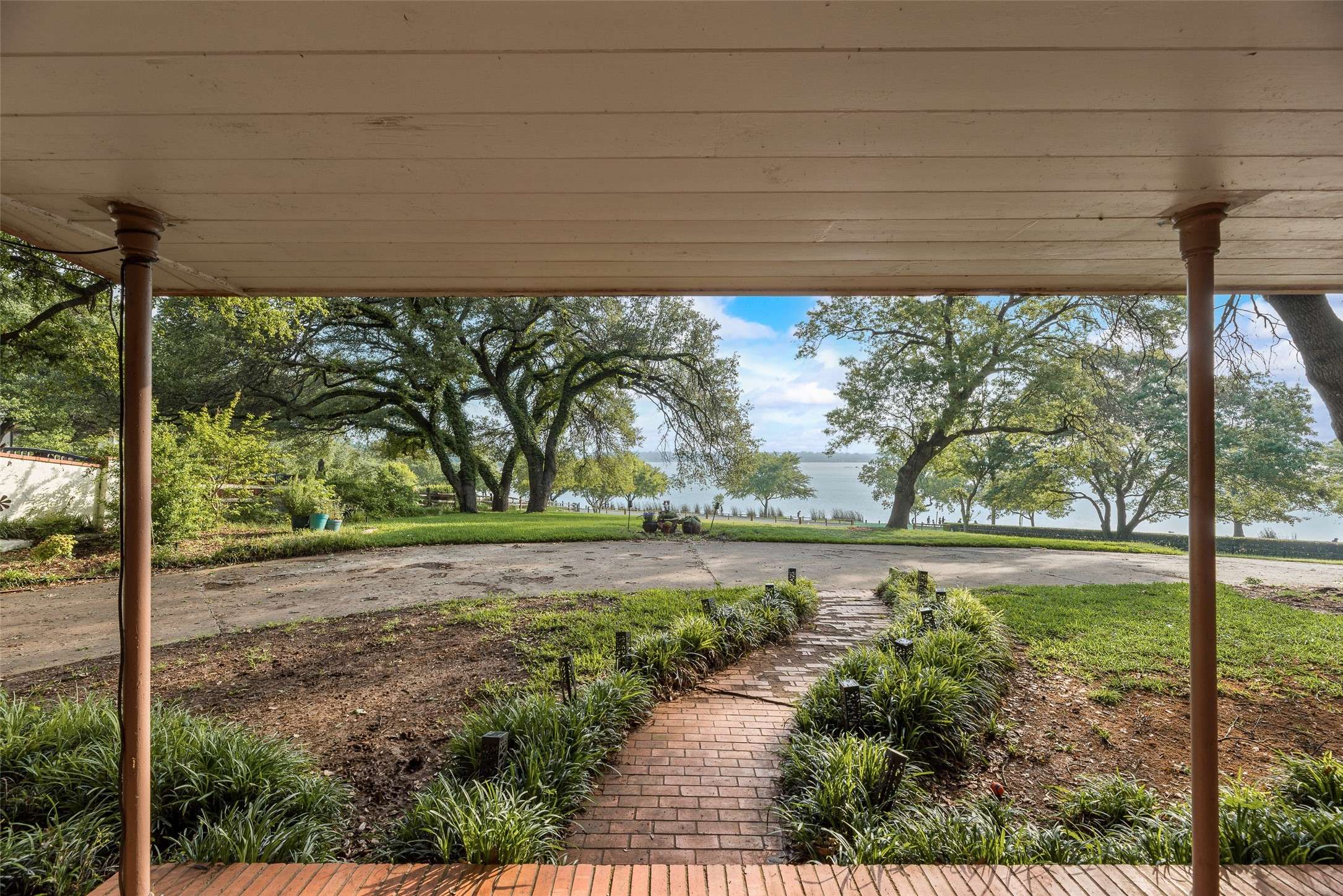 Dallas, TX 75214,3505 W Lawther DR