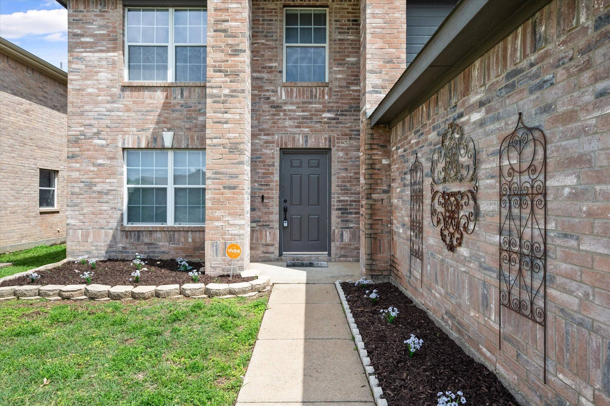 Arlington, TX 76001,907 Pryor DR